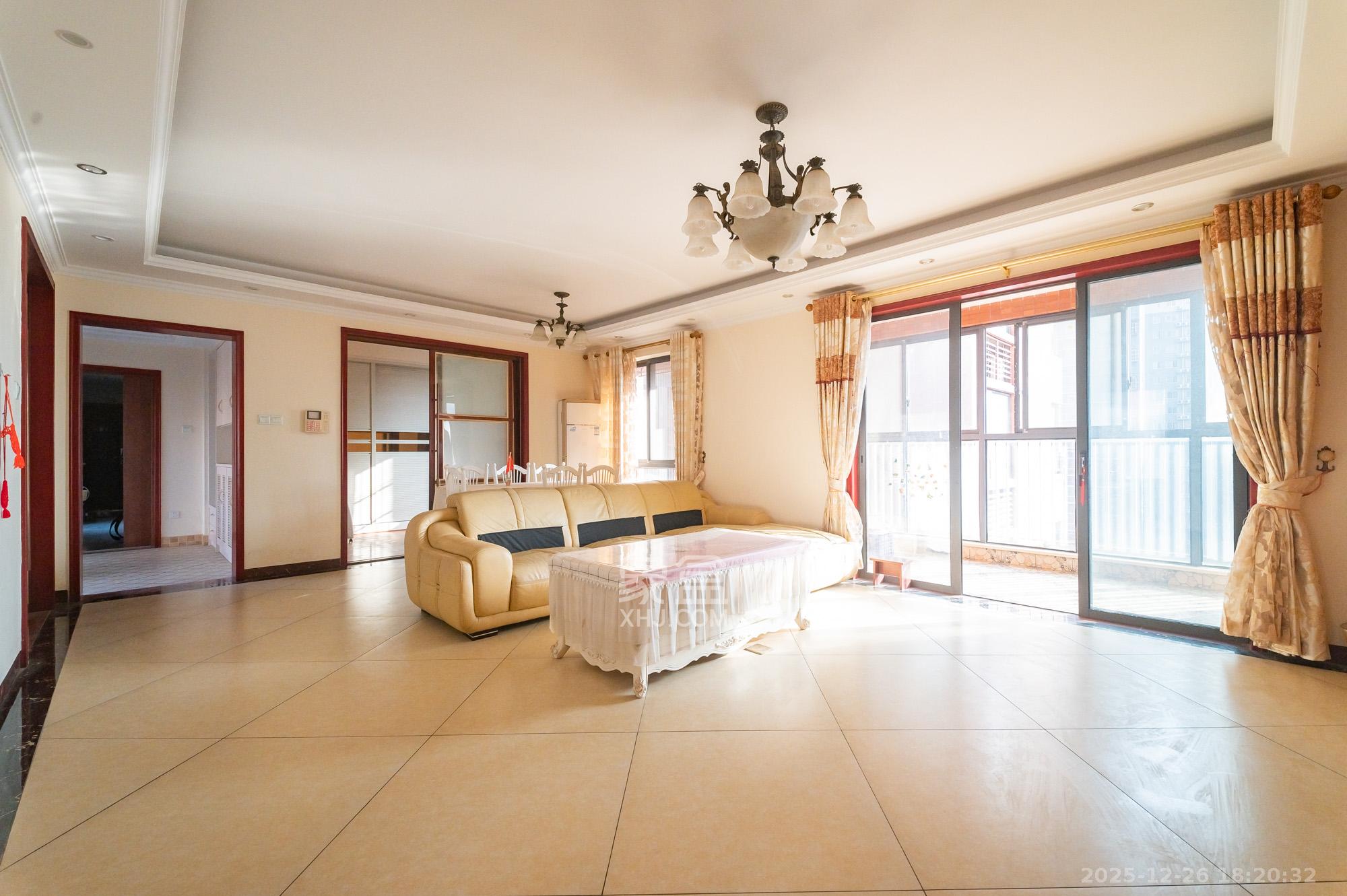 华润凤凰城二期  5室2厅2卫    95.0万