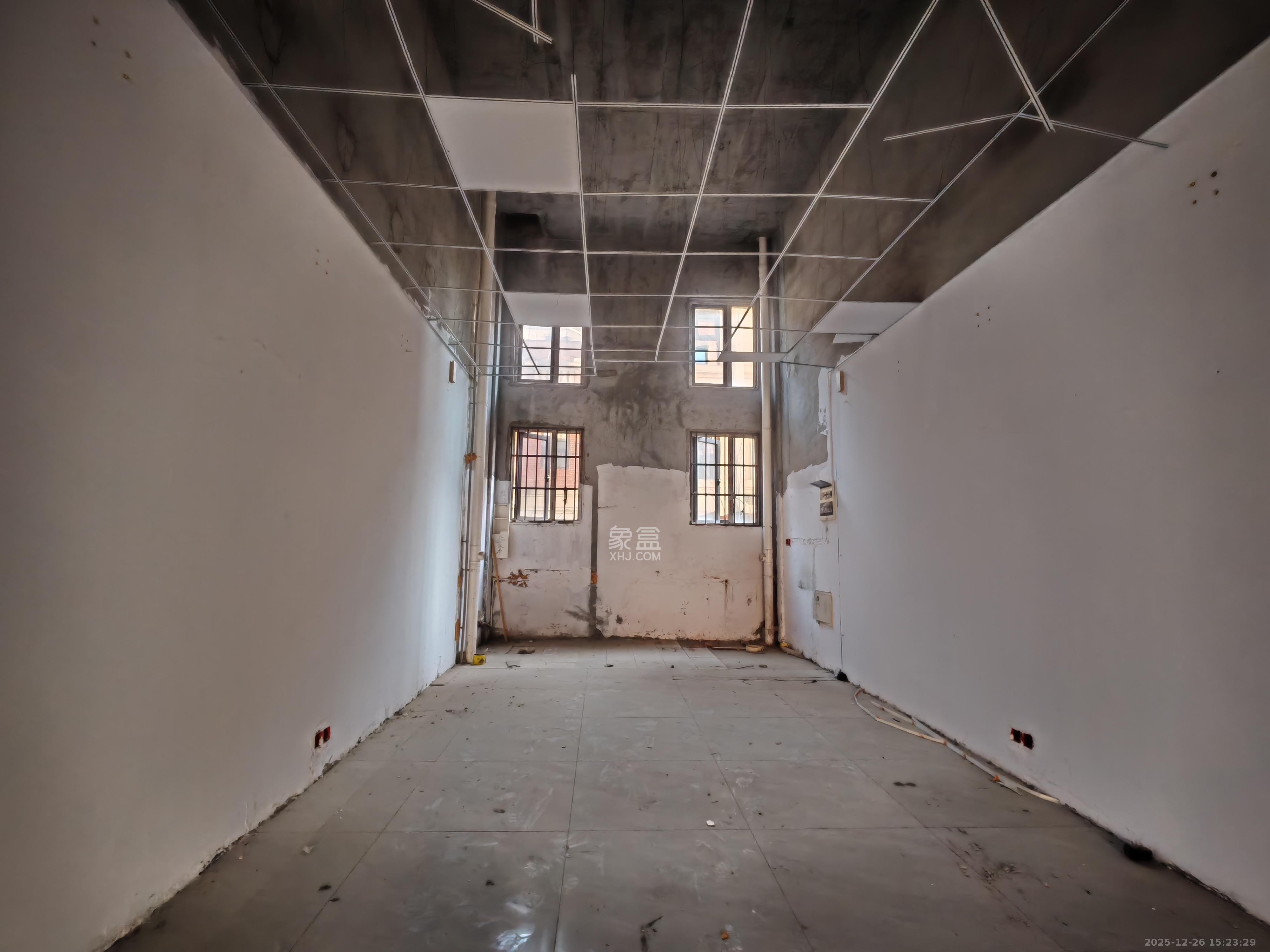 保利香槟国际C区   60.8㎡      2200.0元/月室内图