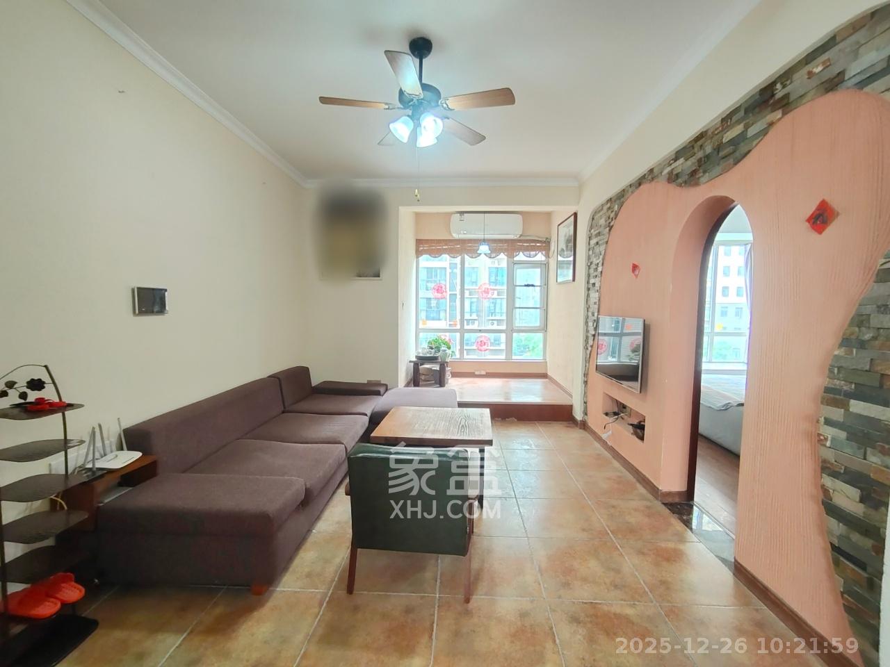 泊爱蓝湾  2室2厅1卫    2700.0元/月