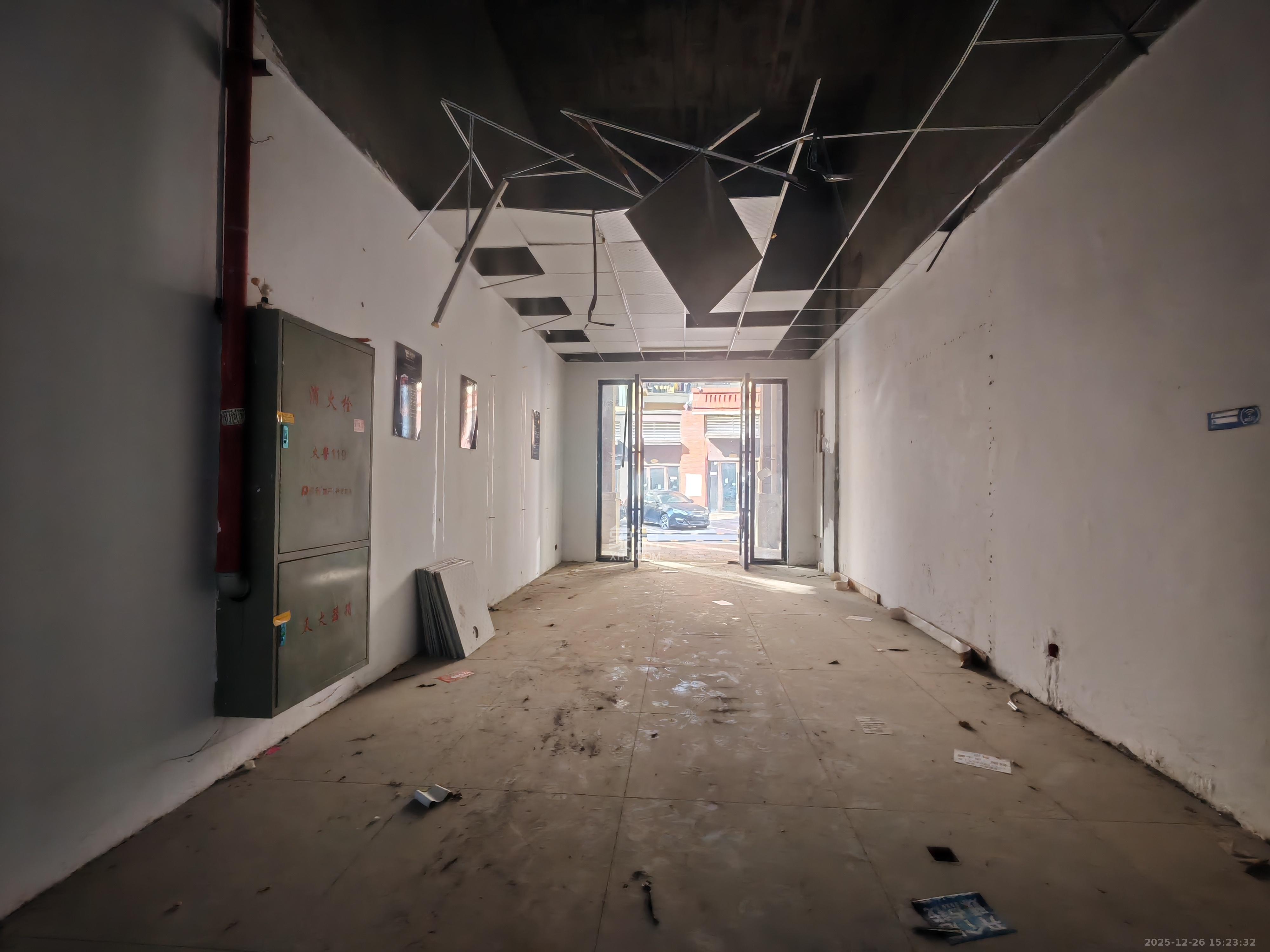 保利香槟国际C区   60.8㎡      2200.0元/月室内图