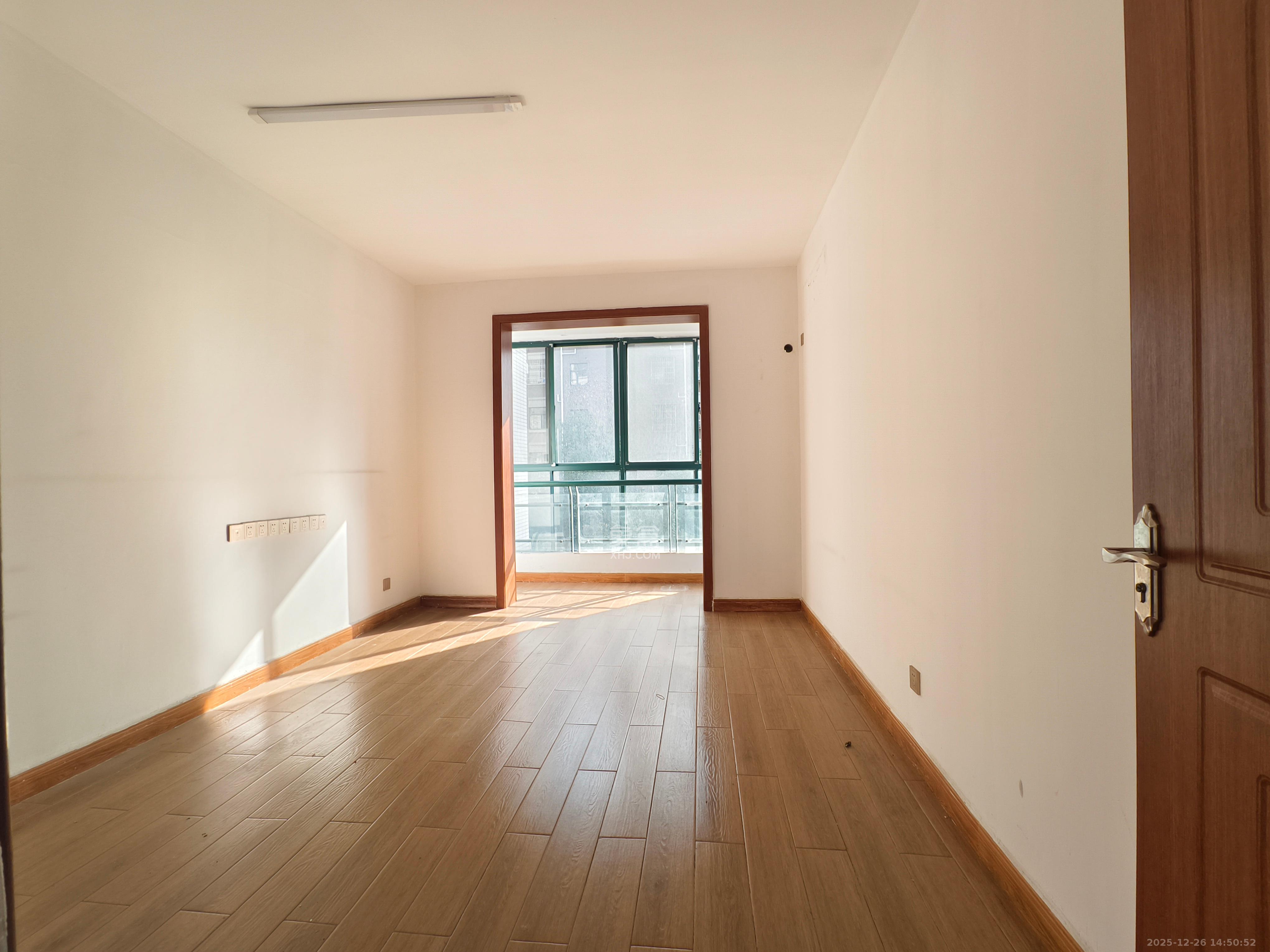 银桂苑  4室2厅2卫    2500.0元/月