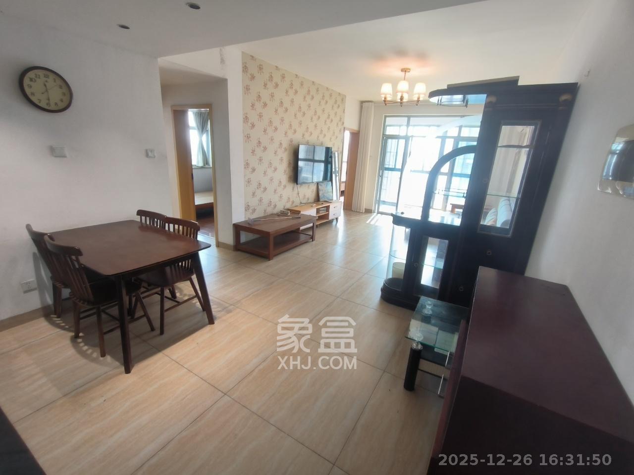 天天向上  3室2厅2卫    2000.0元/月