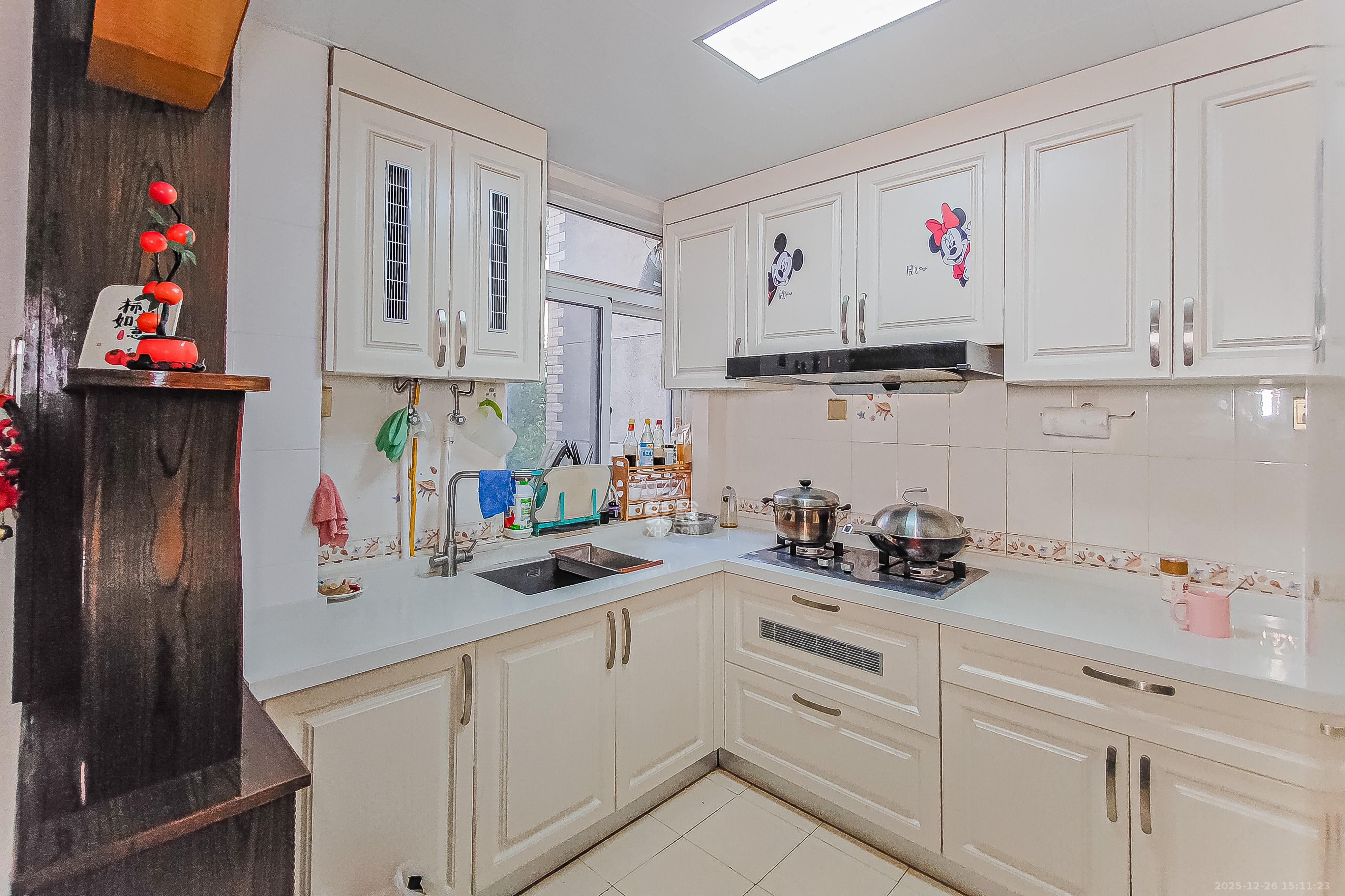 杏花园小区  3室2厅2卫    96.0万厨房