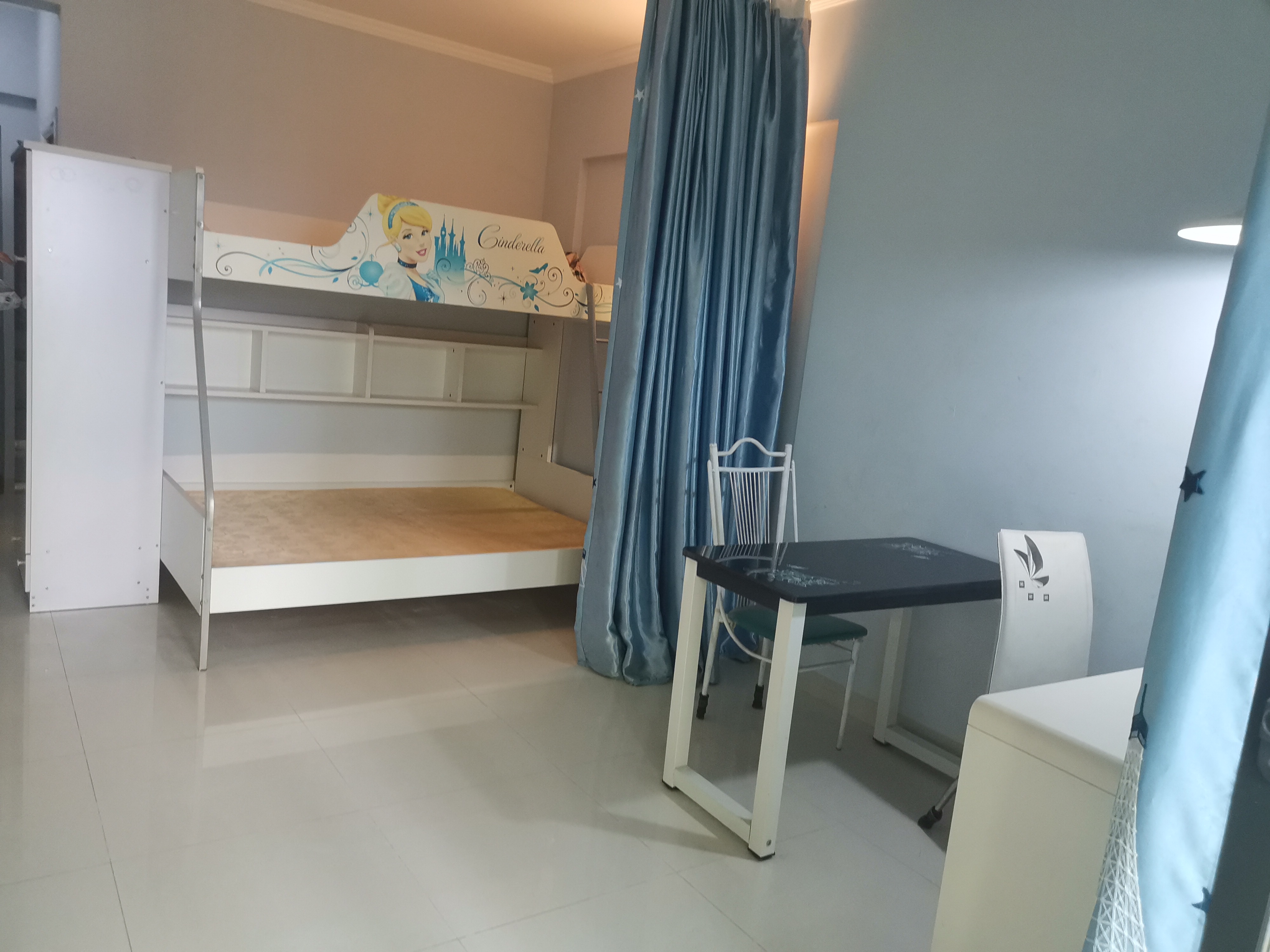 名门学府【八顺大厦】  1室0厅1卫    1400.0元/月