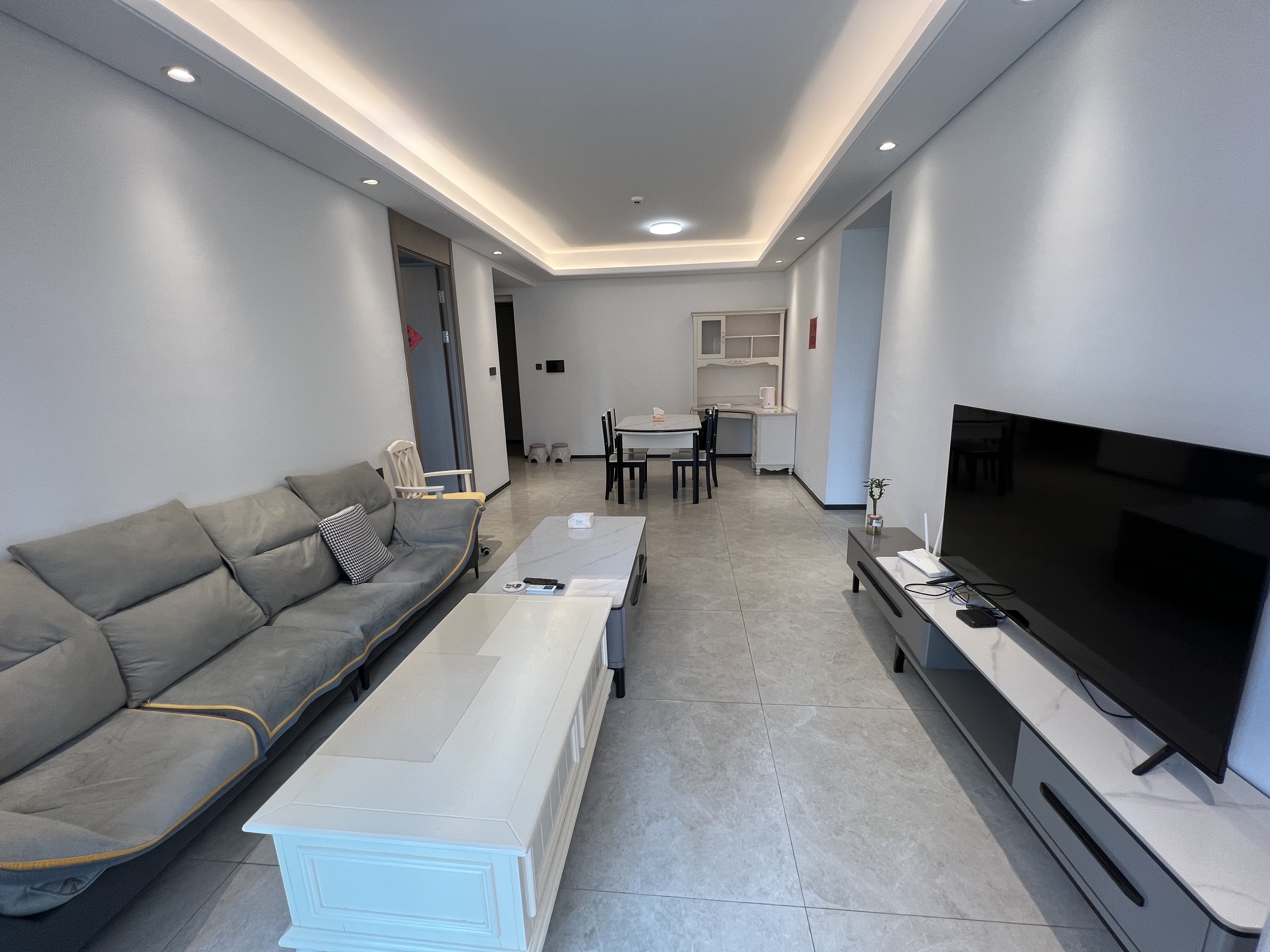 华润中心三期  3室2厅2卫    6000.0元/月