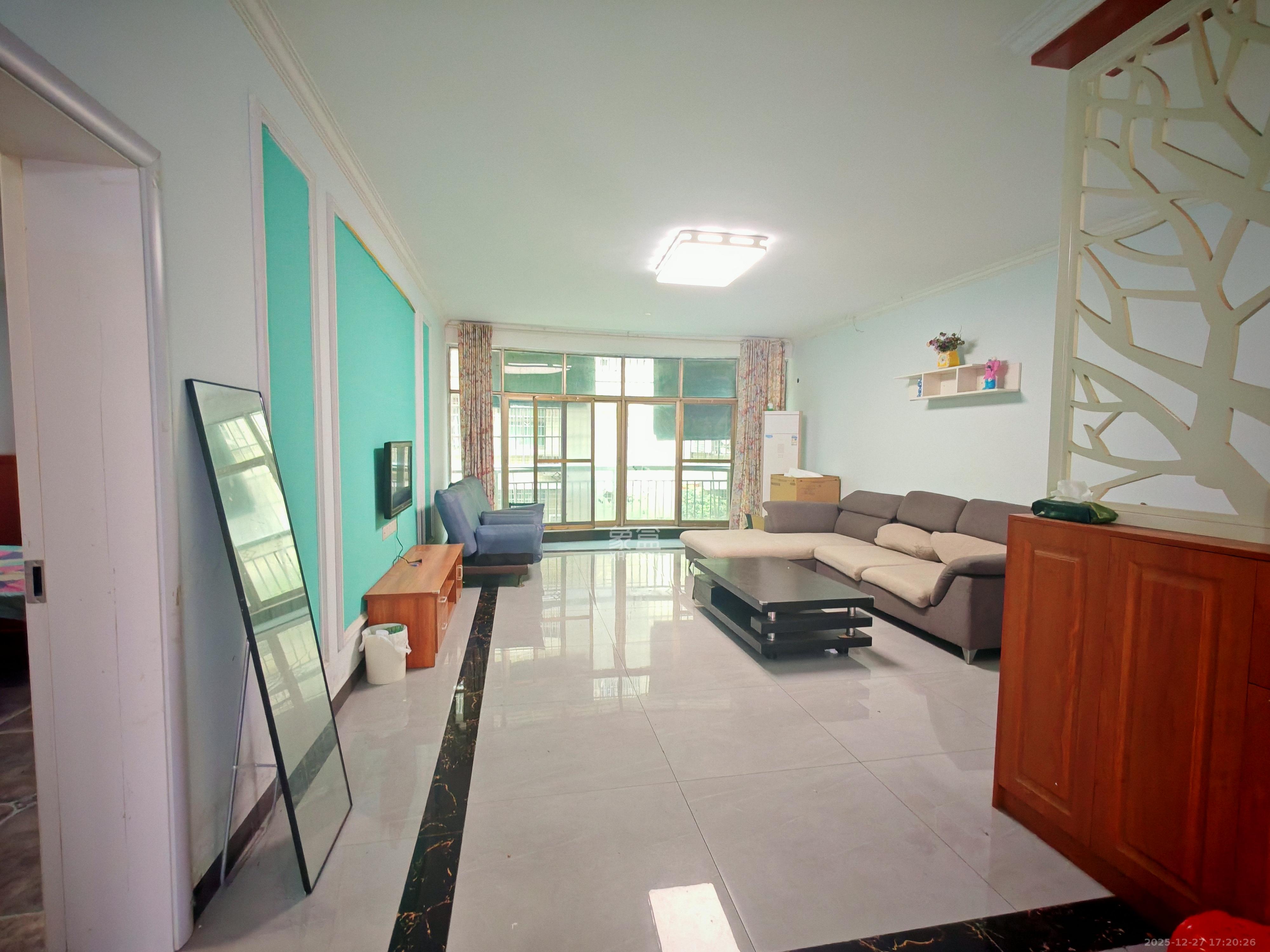 青青家园  3室2厅2卫    1500.0元/月