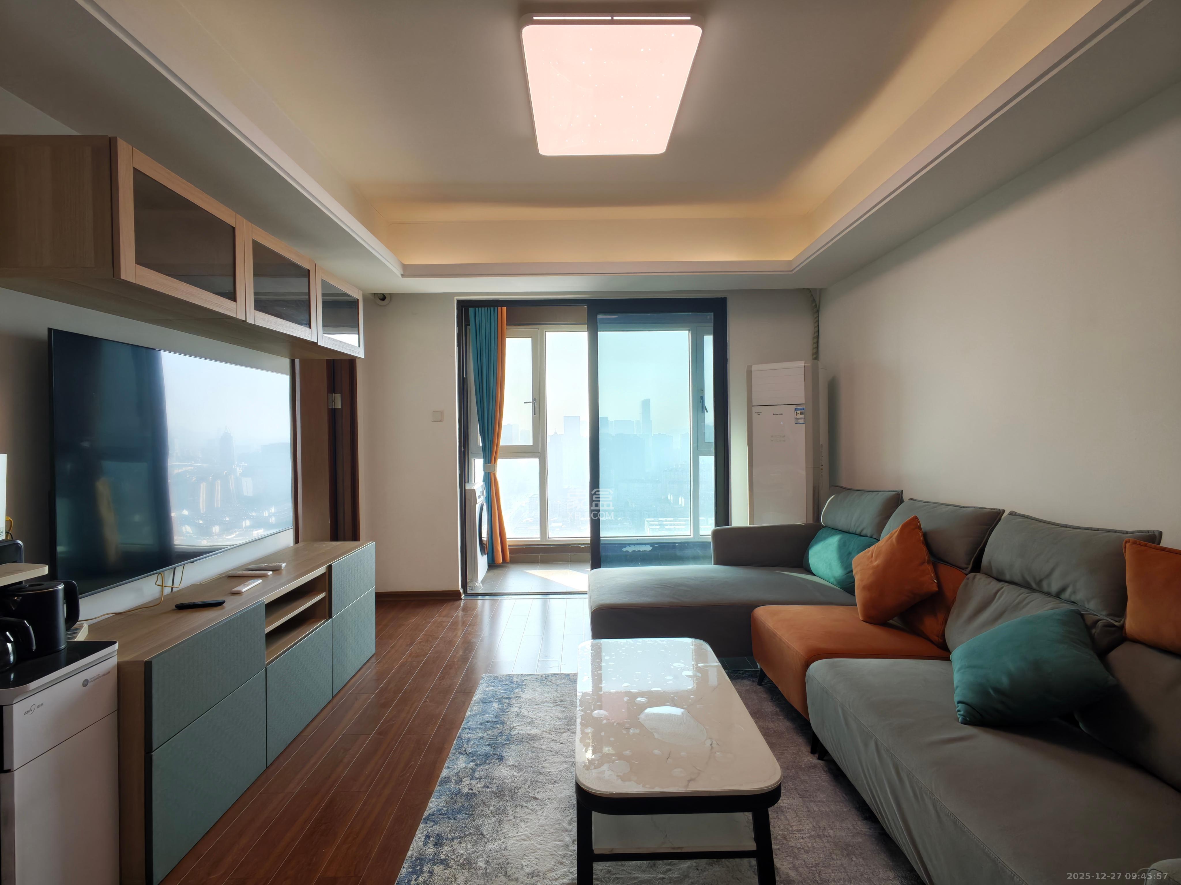 龙湖水晶郦城  3室2厅1卫    3200.0元/月