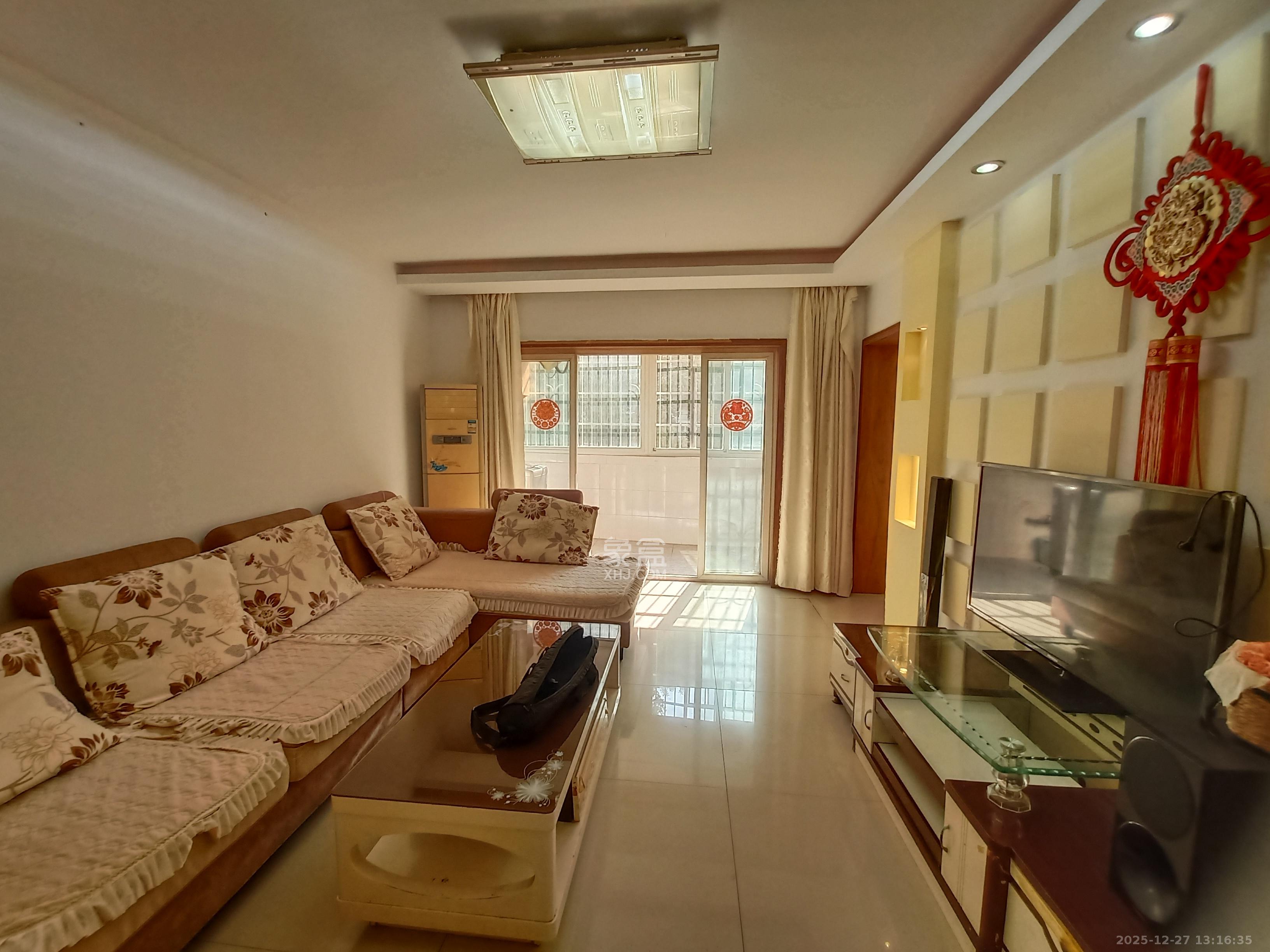 德润园  3室2厅2卫    1700.0元/月