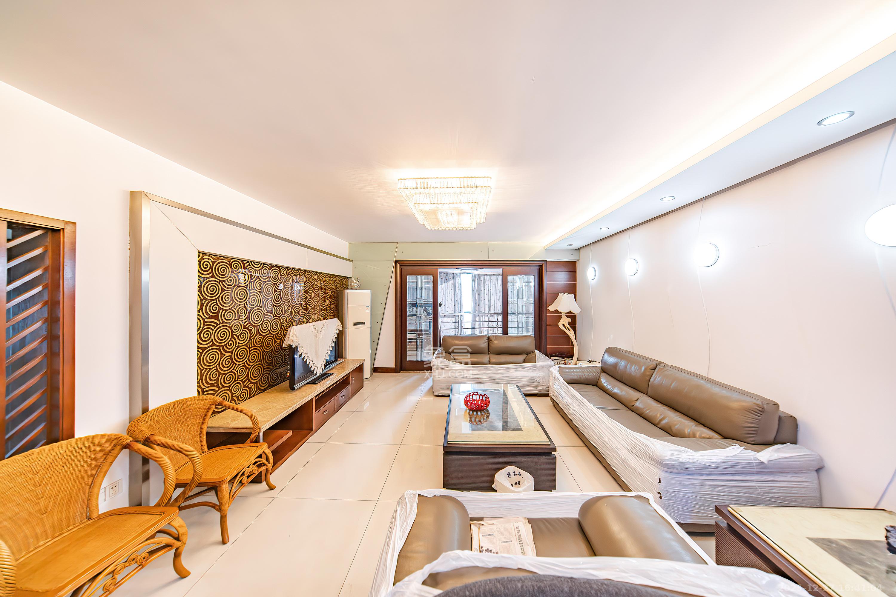 华盛新外滩  4室2厅2卫    185.0万