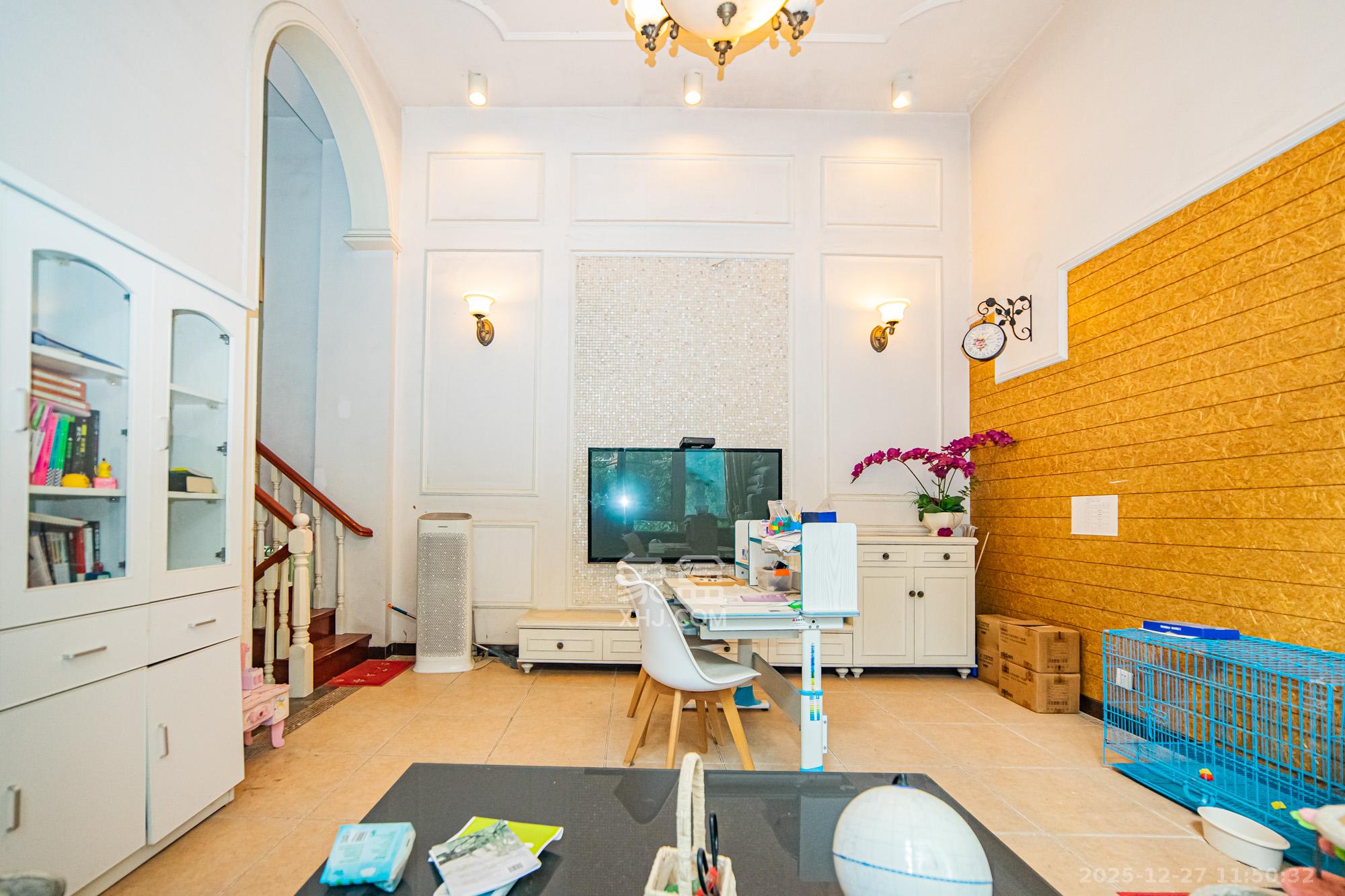 万国城（当代满庭春MOMA）一期  4室2厅2卫    140.0万