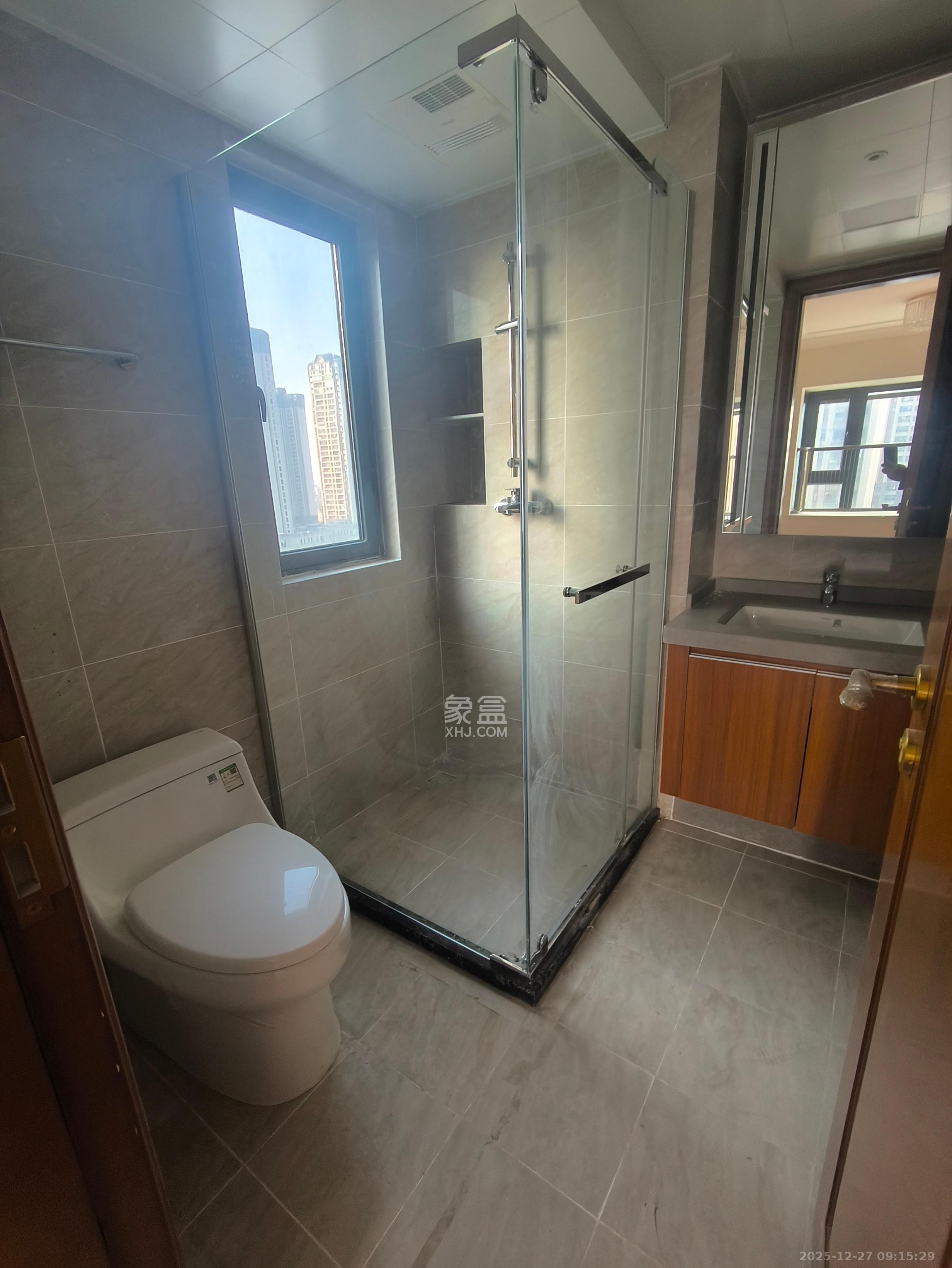 恒大养生谷  3室2厅2卫    1600.0元/月