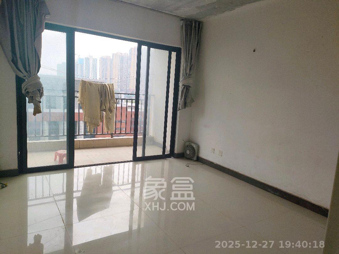 钰龙天下一期  3室2厅1卫    2000.0元/月