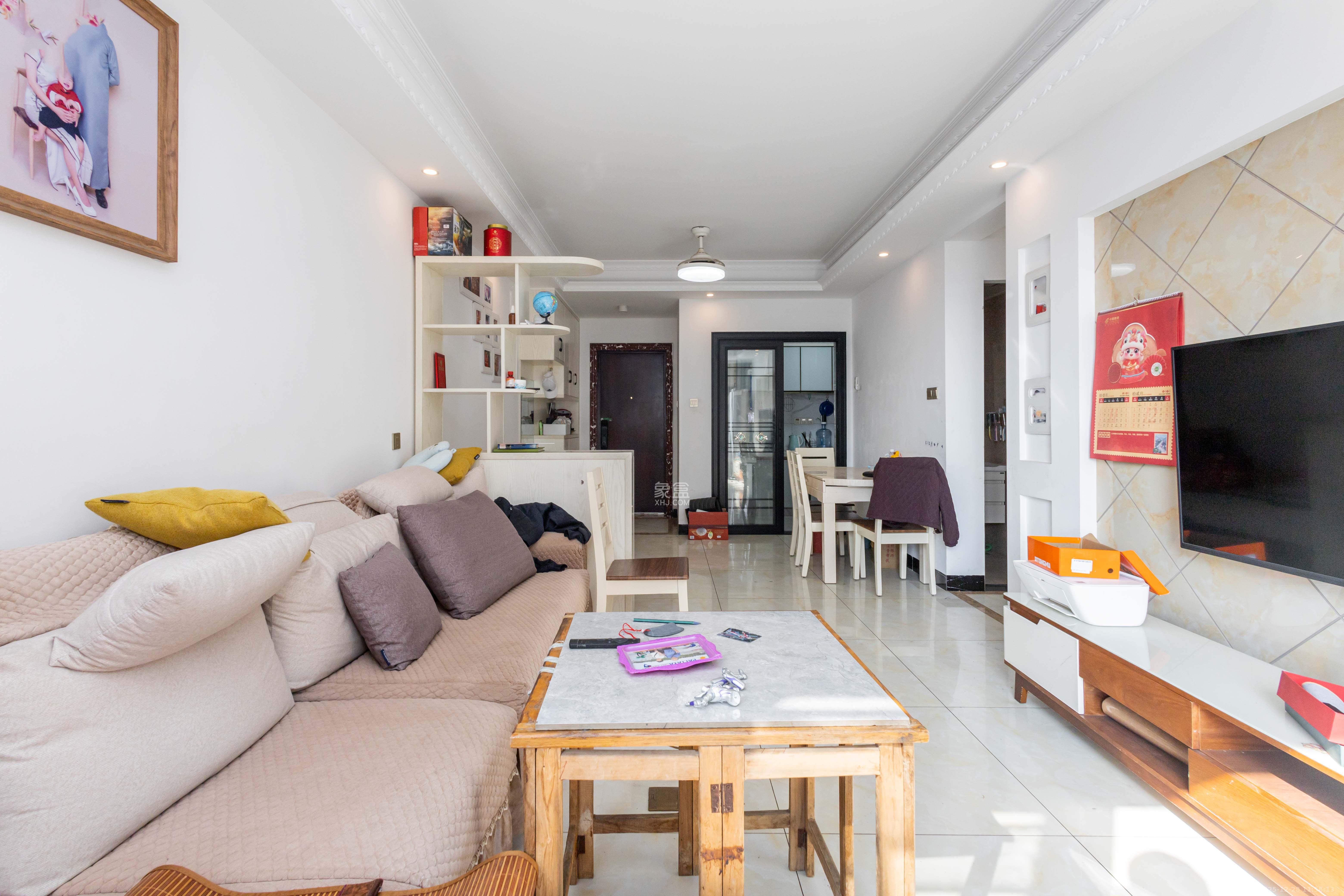 金科天悦(金科美邻汇) 3室1厅1卫 65.0万 金科天悦(金科美邻汇) 3室1厅1卫 65.0万客厅