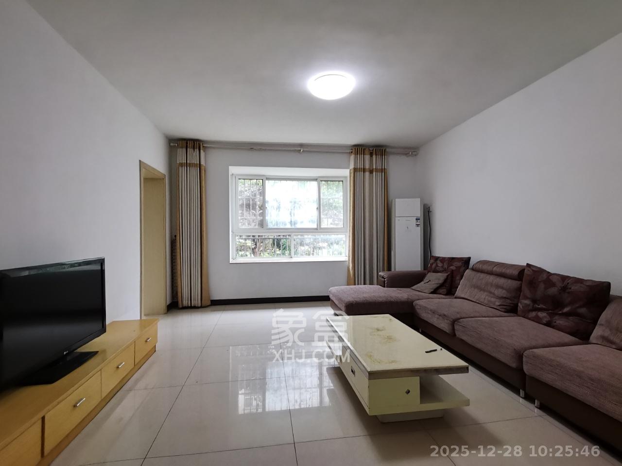 嘉盛华庭（一期、二期、三期）  3室2厅1卫    2500.0元/月