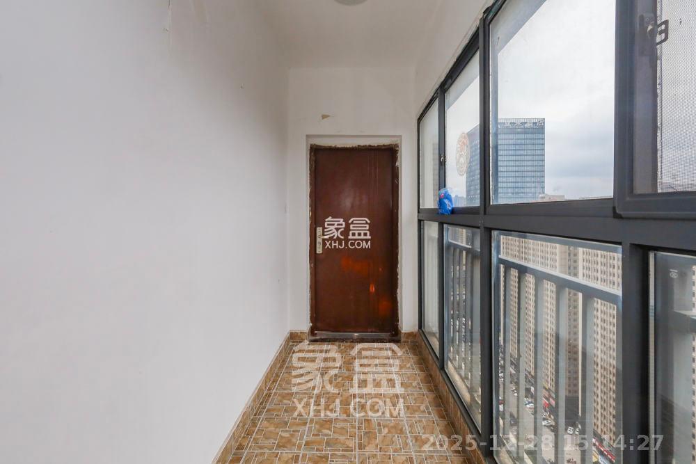 钰龙天下一期  3室2厅2卫    2600.0元/月