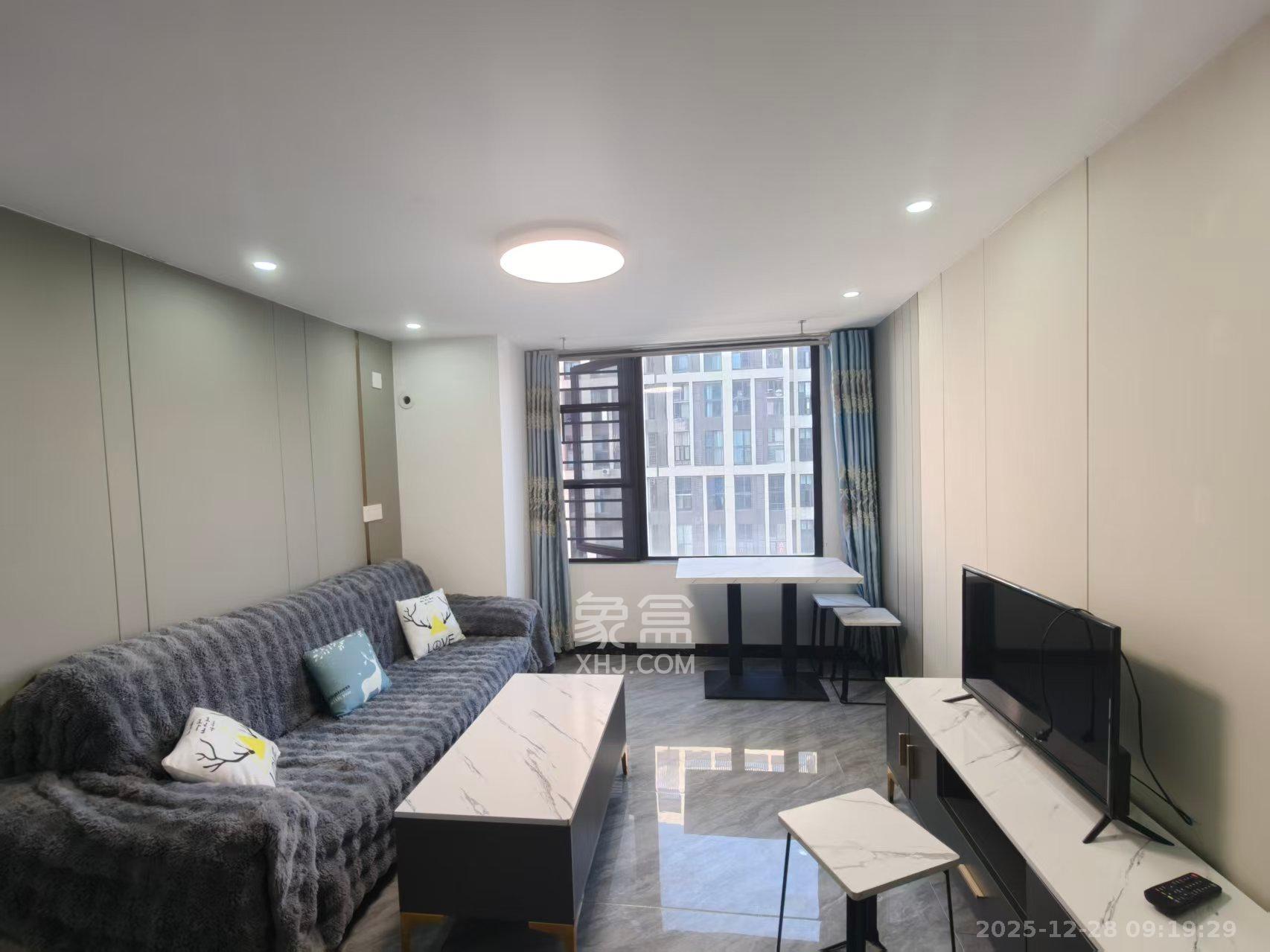 新城悦隽公园  2室2厅1卫    1700.0元/月