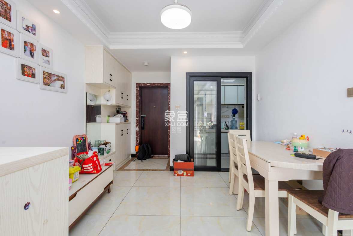 金科天悦(金科美邻汇) 3室1厅1卫 65.0万 金科天悦(金科美邻汇) 3室1厅1卫 65.0万客厅