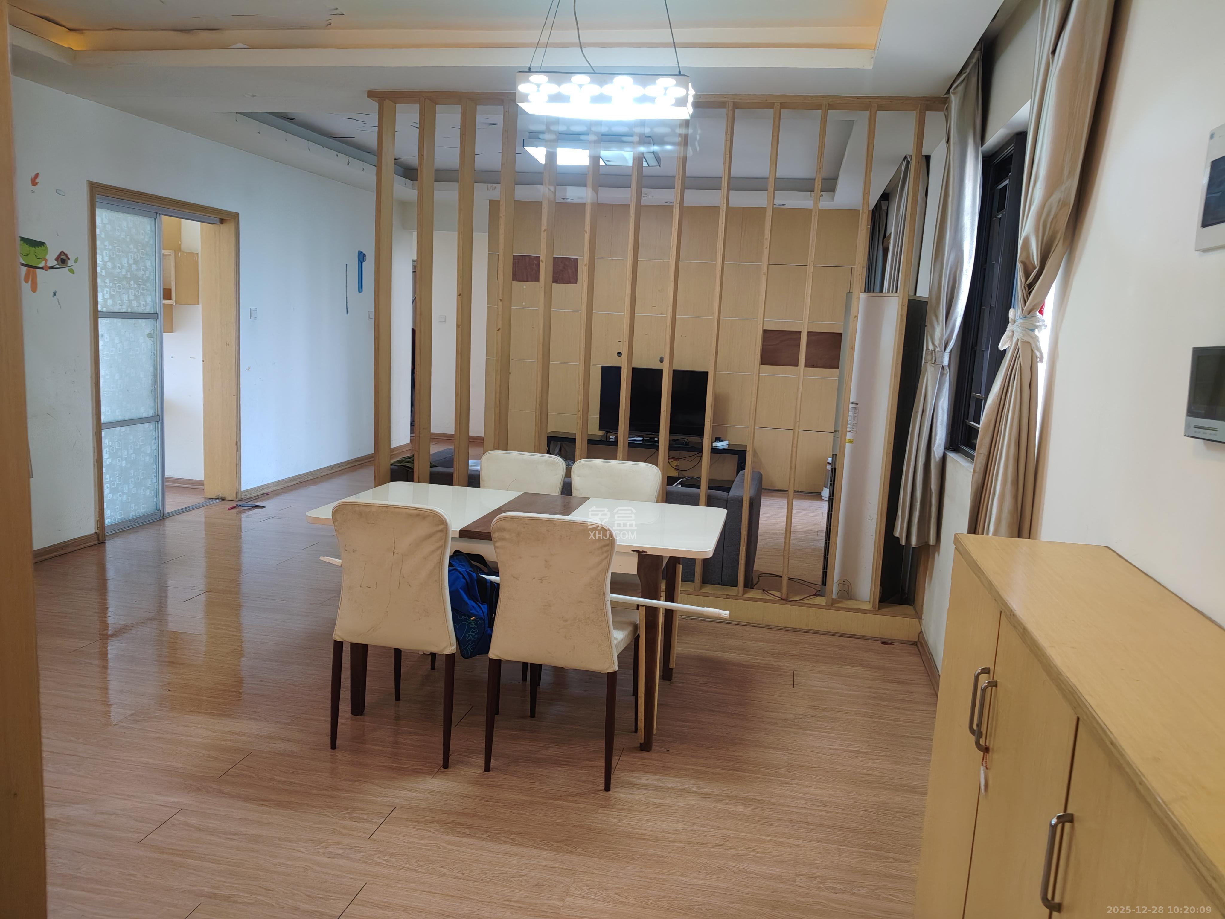 湘域熙岸  4室2厅2卫    3000.0元/月