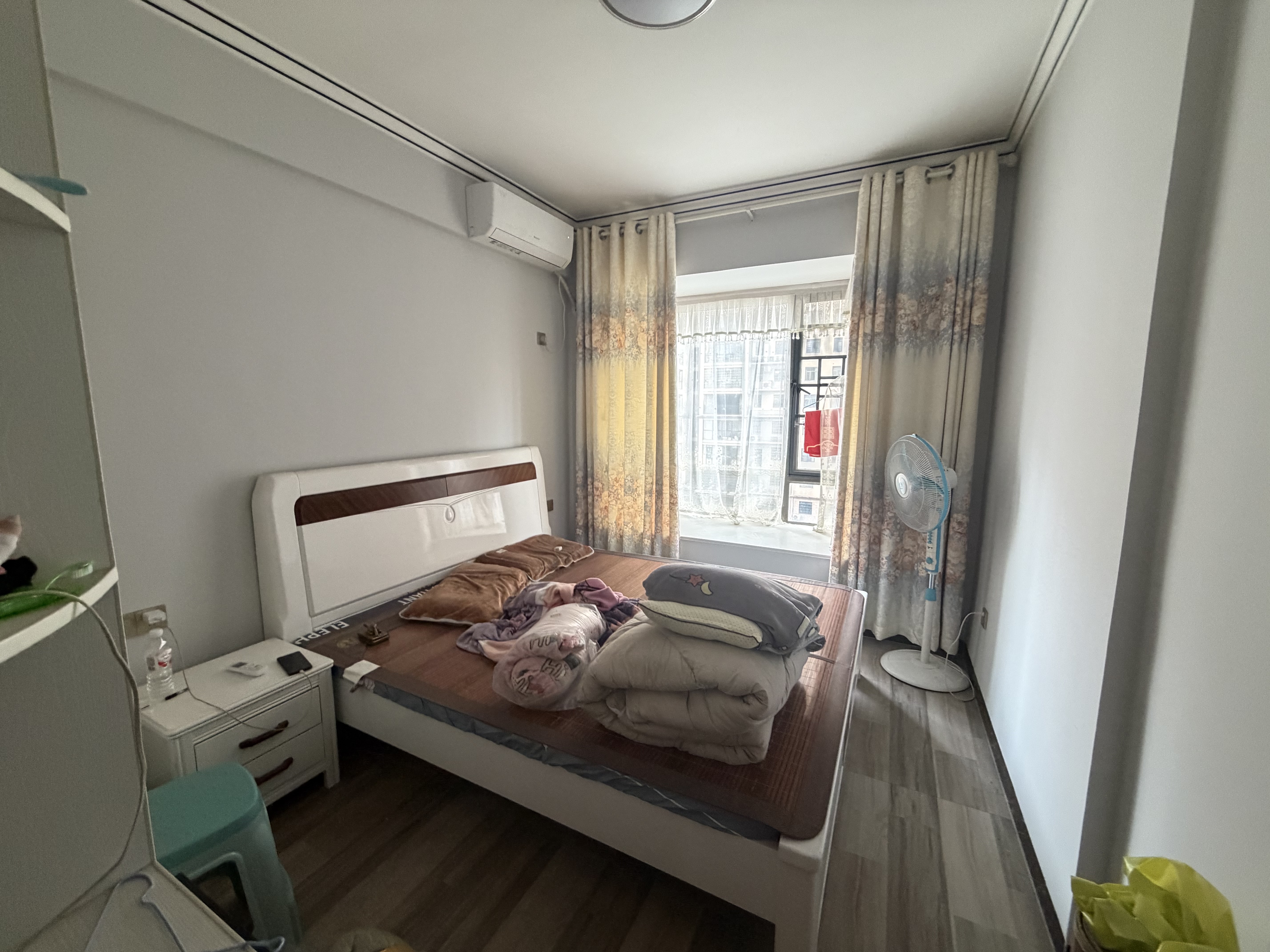 吉星金融广场（牡丹园）  4室2厅2卫    2500.0元/月室内图