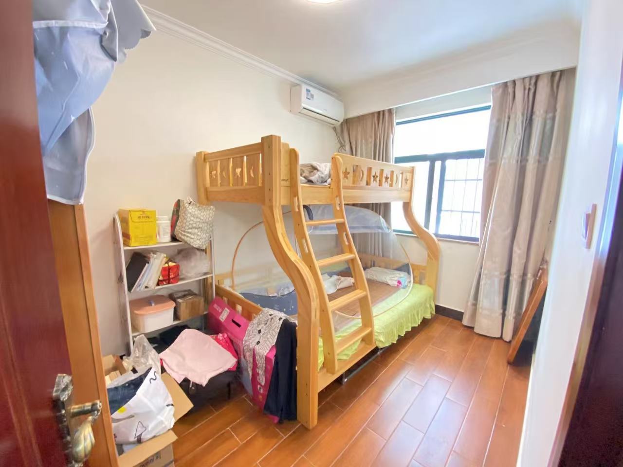 华荣府  2室2厅1卫    2200.0元/月