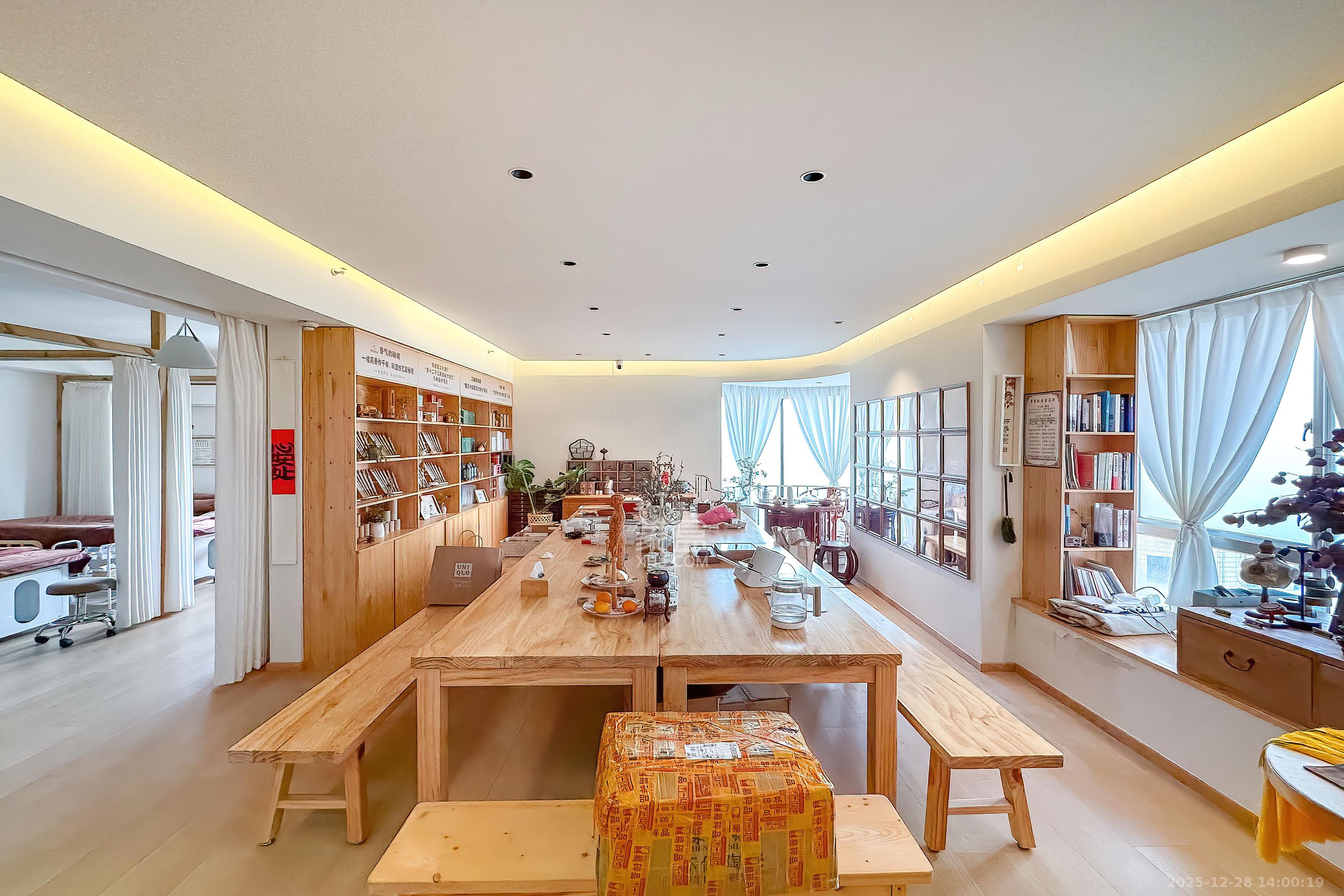 建鸿达现代城  2室2厅1卫    90.0万