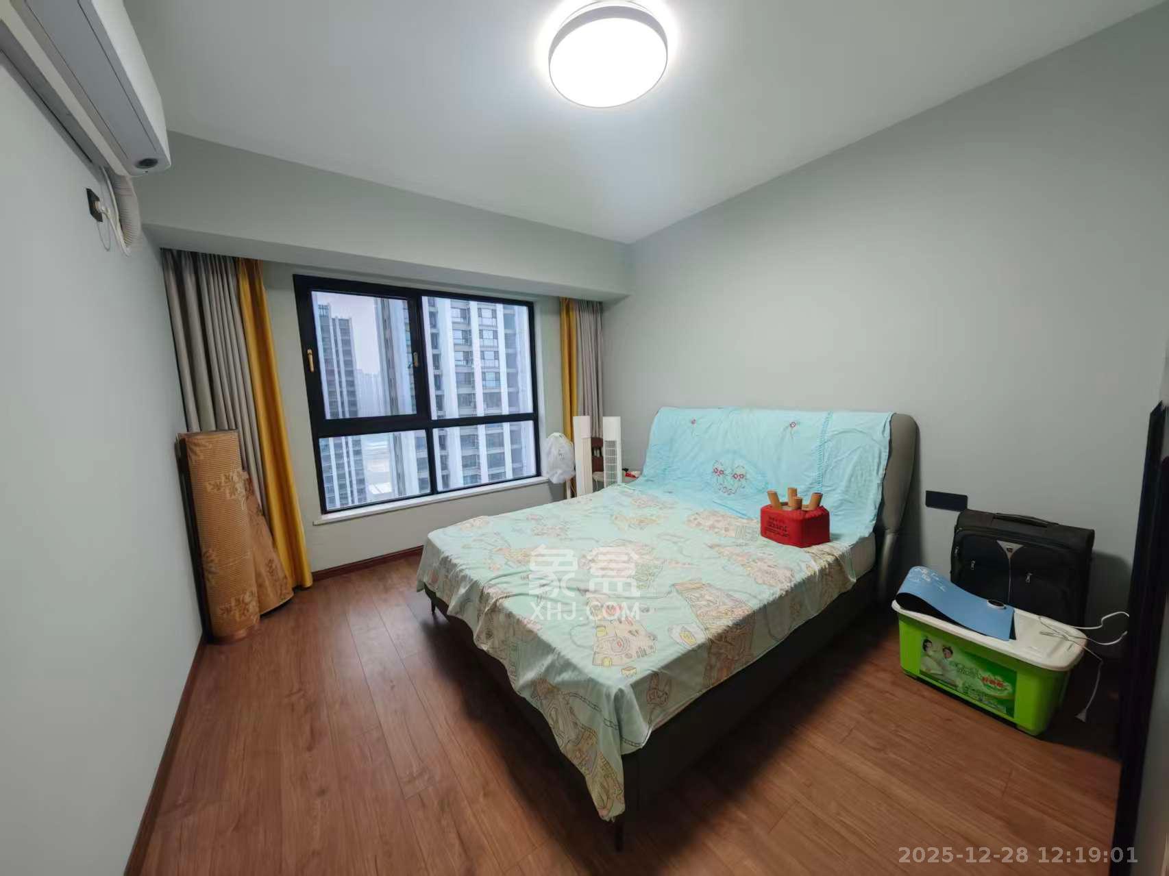 华雅花园  4室2厅2卫    140.0万