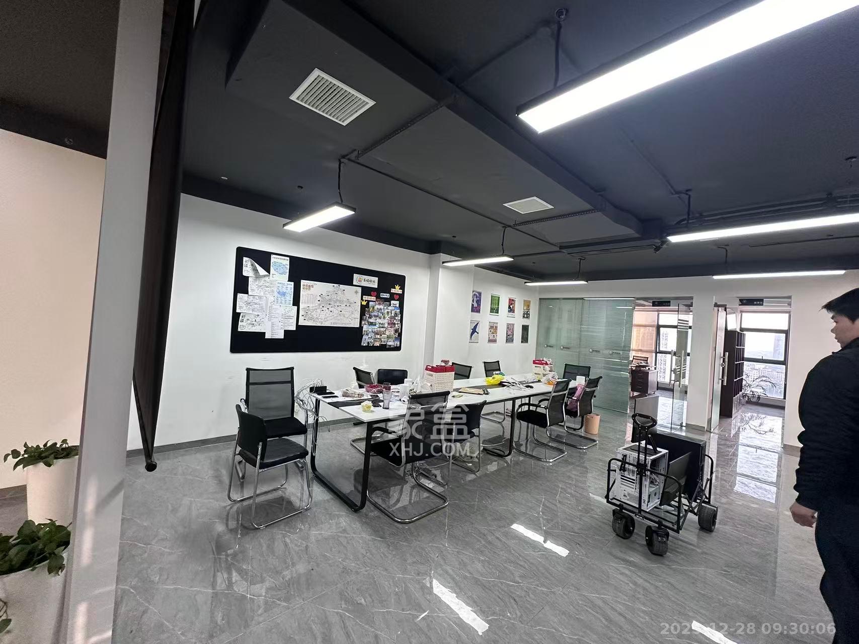 和悦城(蟠龙景苑)   154.0㎡      4500.0元/月