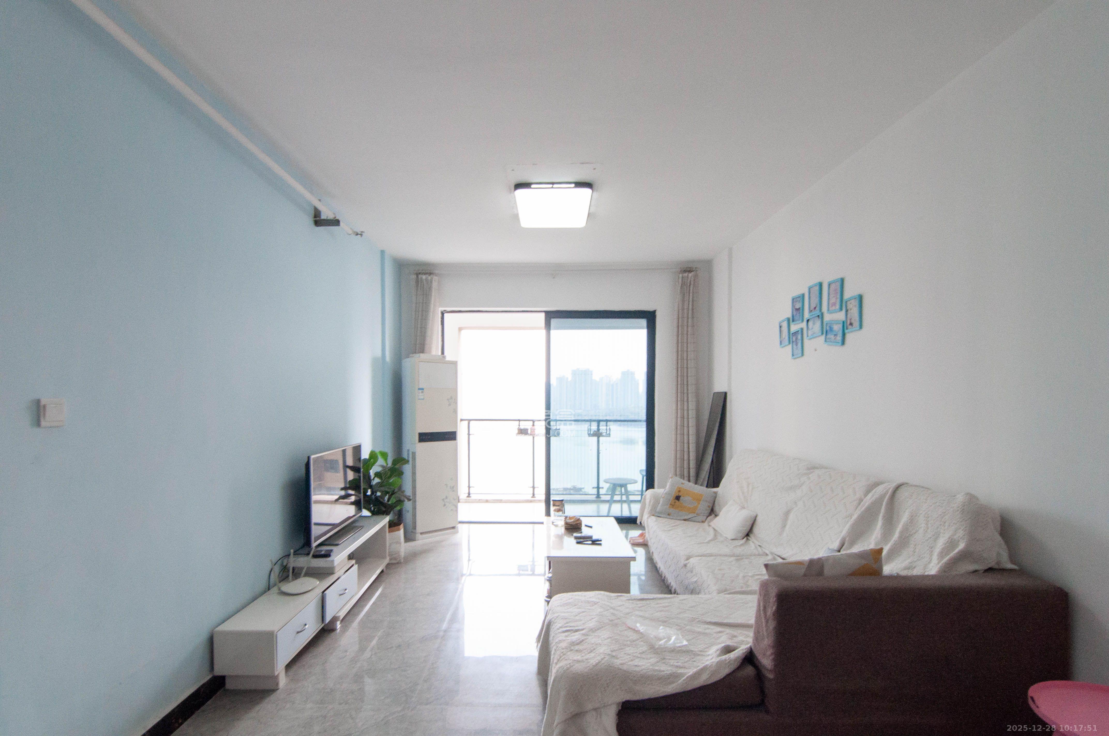 中建梅溪湖中心  3室2厅2卫    3000.0元/月