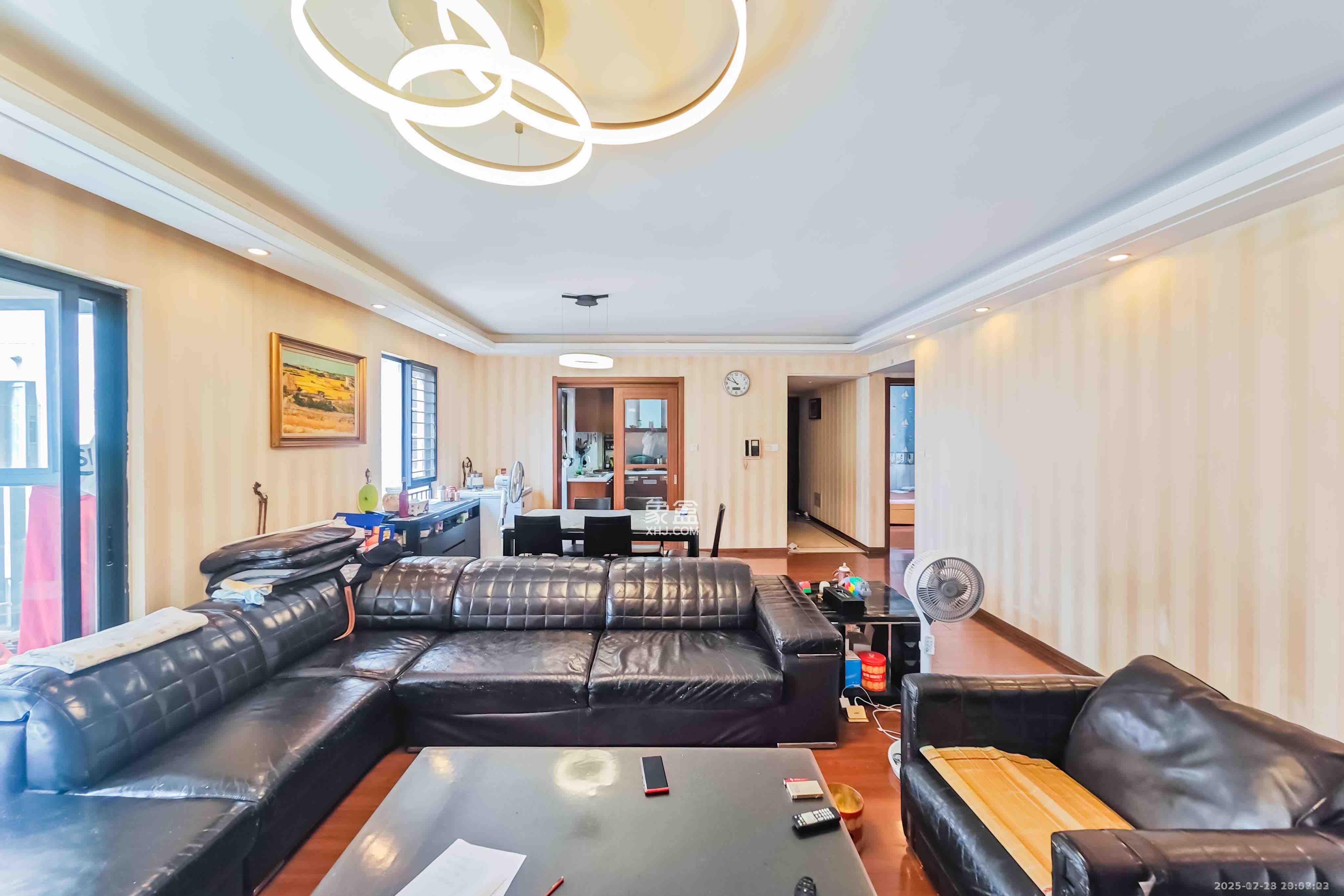 万科金域华府一期  4室2厅2卫    3300.0元/月