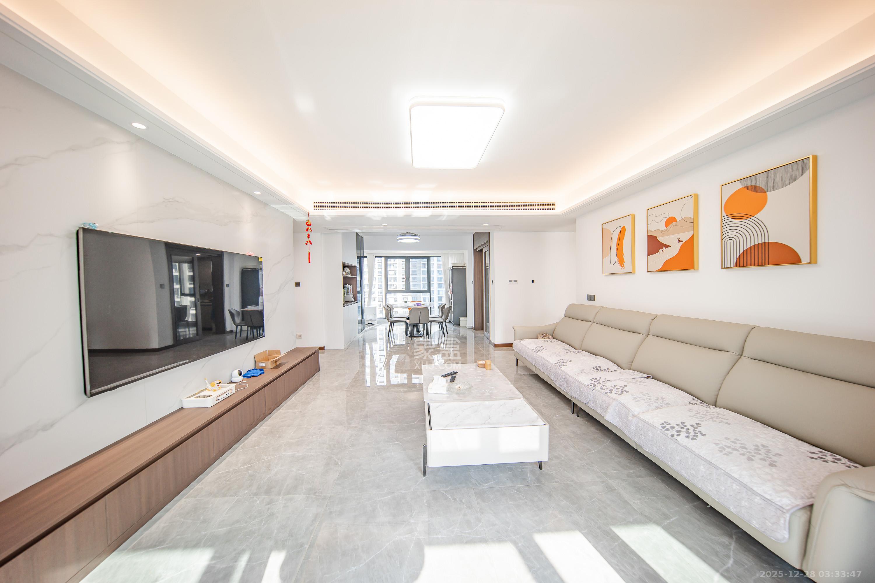 卓越洋湖晴翠  4室2厅2卫    215.0万