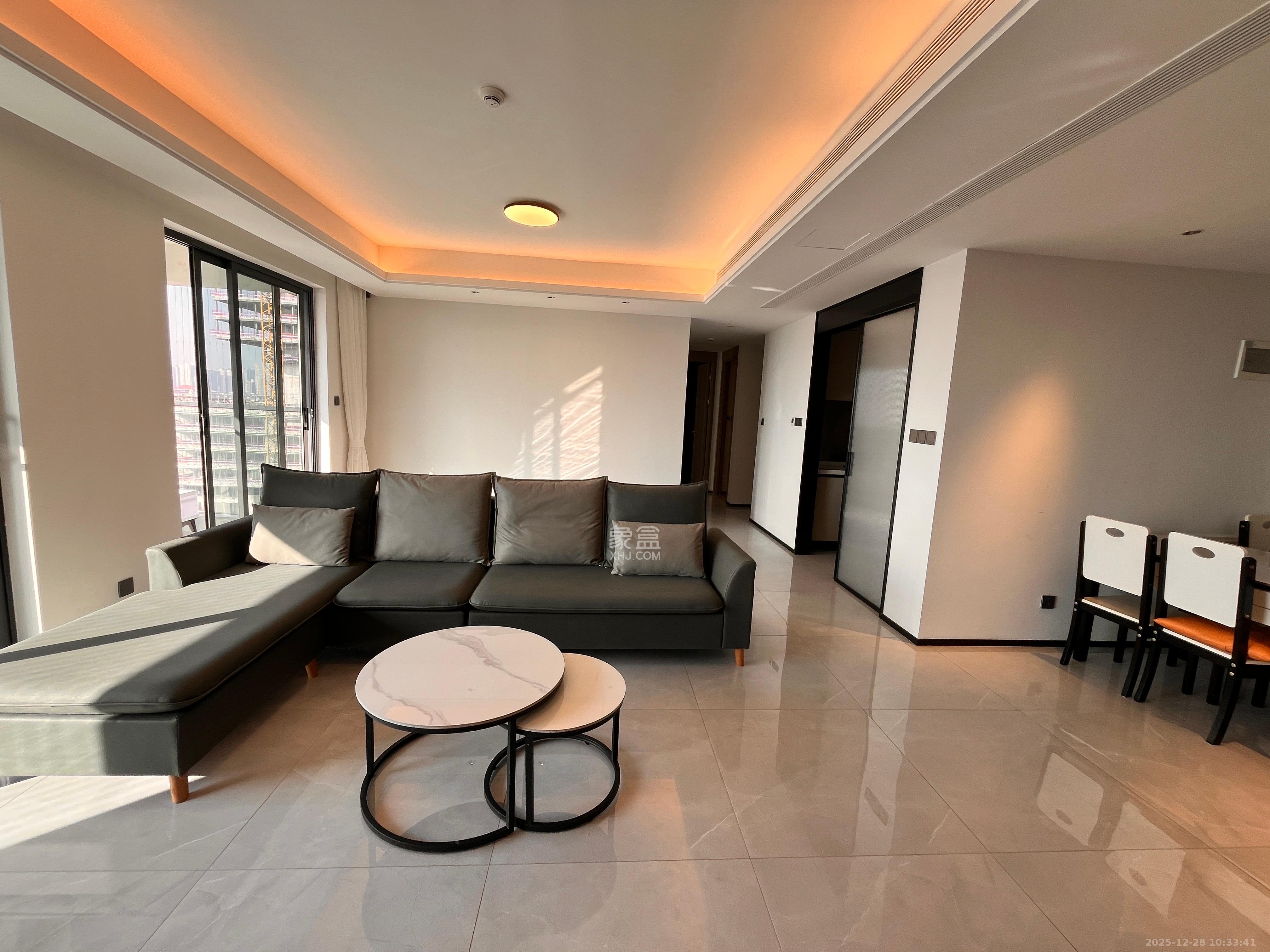 三一云谷  4室2厅2卫    3400.0元/月