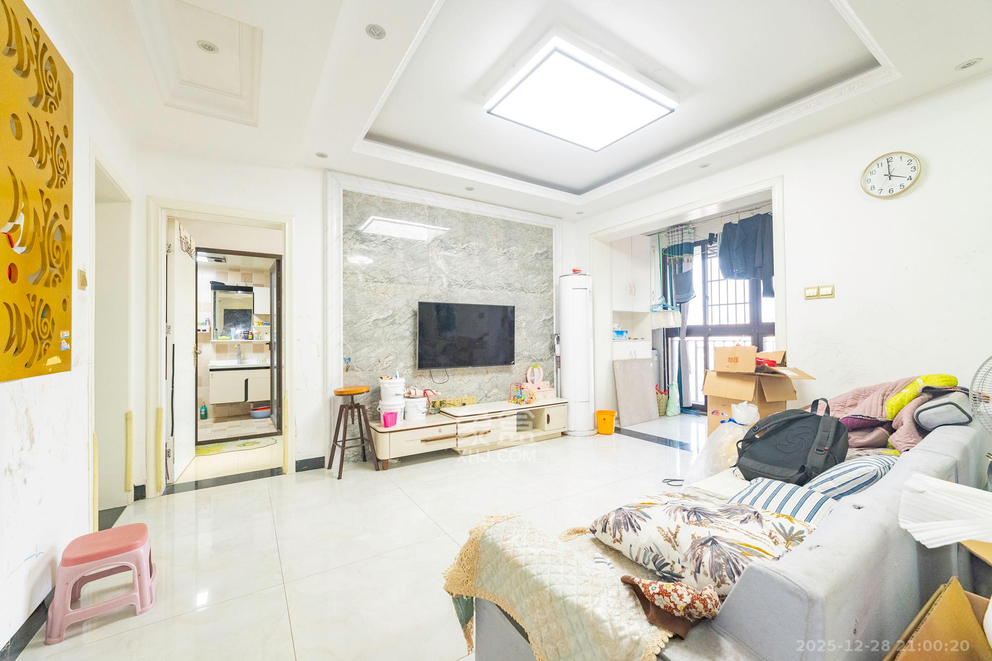 华润置地广场一期  3室2厅2卫    62.8万