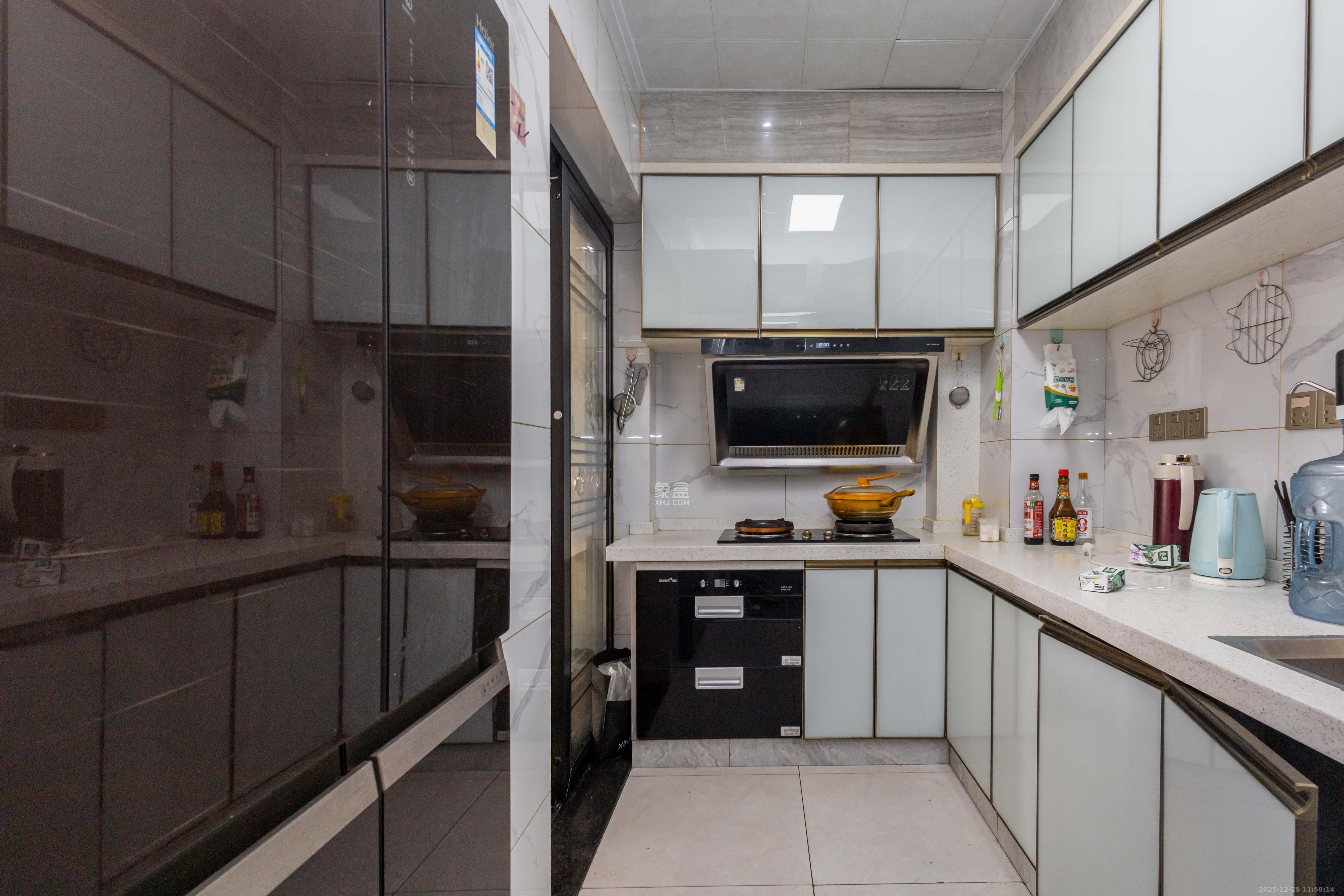 金科天悦(金科美邻汇) 3室1厅1卫 65.0万 金科天悦(金科美邻汇) 3室1厅1卫 65.0万厨房