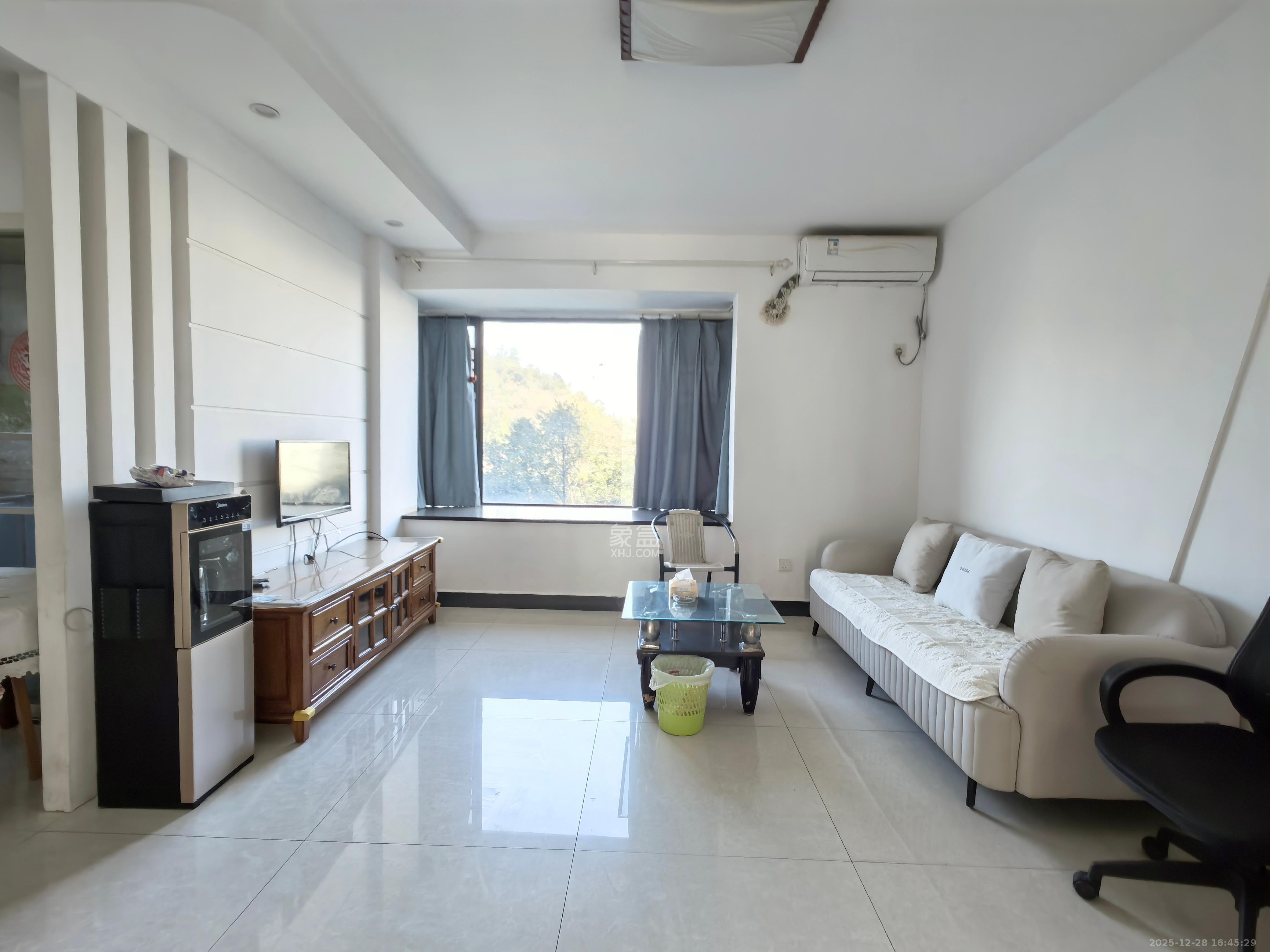 西城龙庭  2室2厅1卫    2000.0元/月