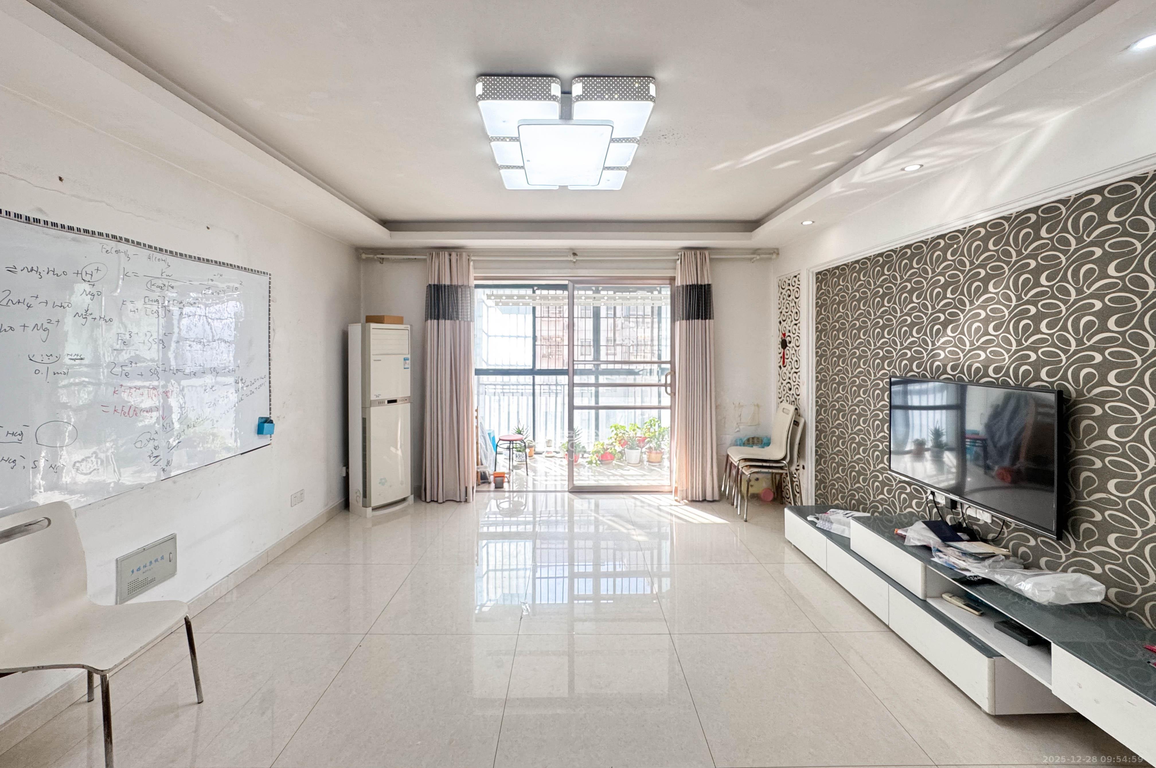 西子湖畔沃府  4室2厅2卫    109.8万