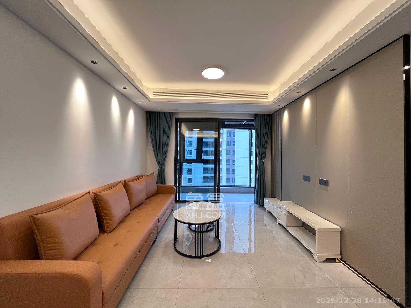 三一云谷  3室2厅2卫    2900.0元/月