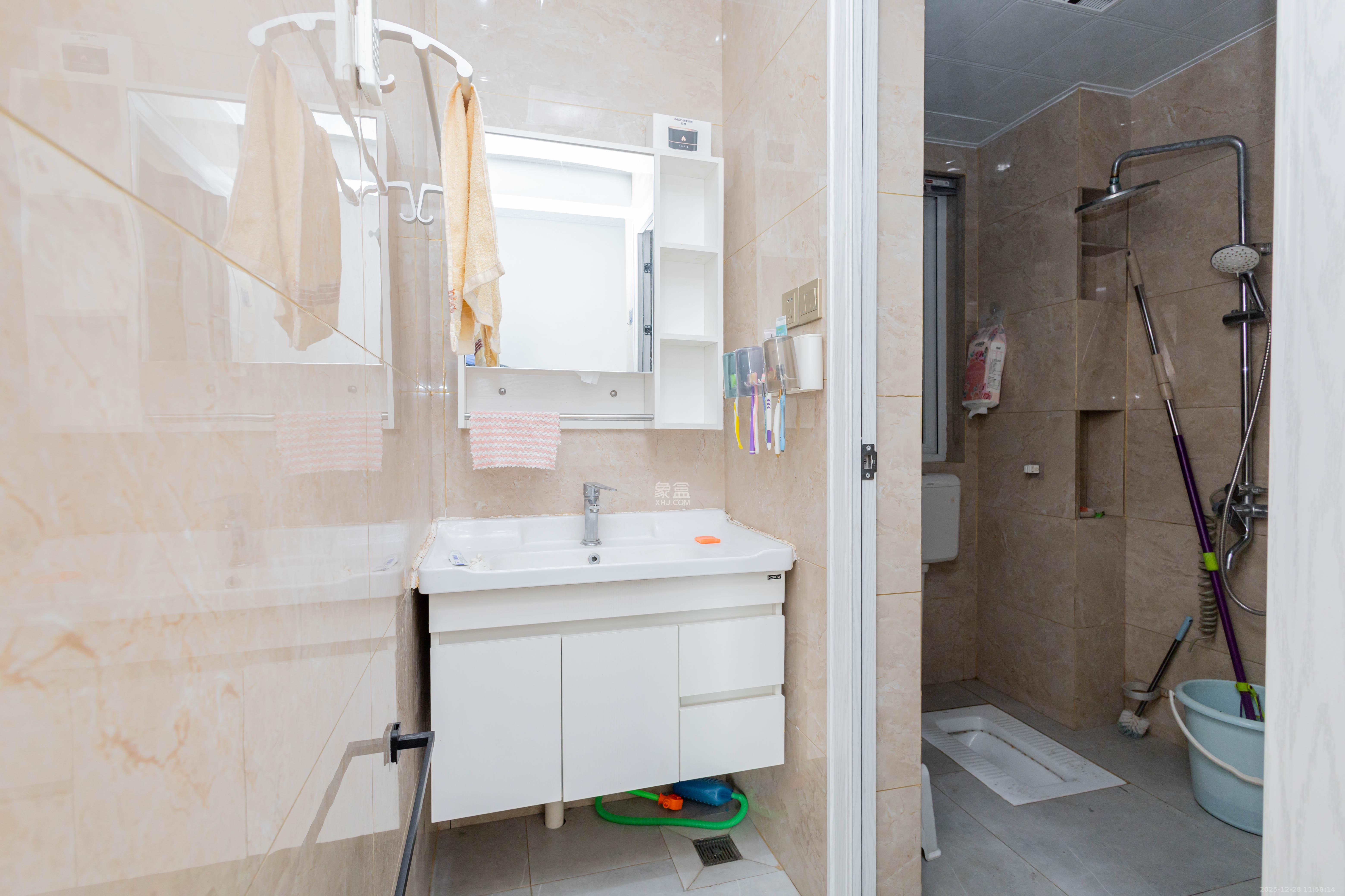 金科天悦(金科美邻汇) 3室1厅1卫 65.0万 金科天悦(金科美邻汇) 3室1厅1卫 65.0万卫生间