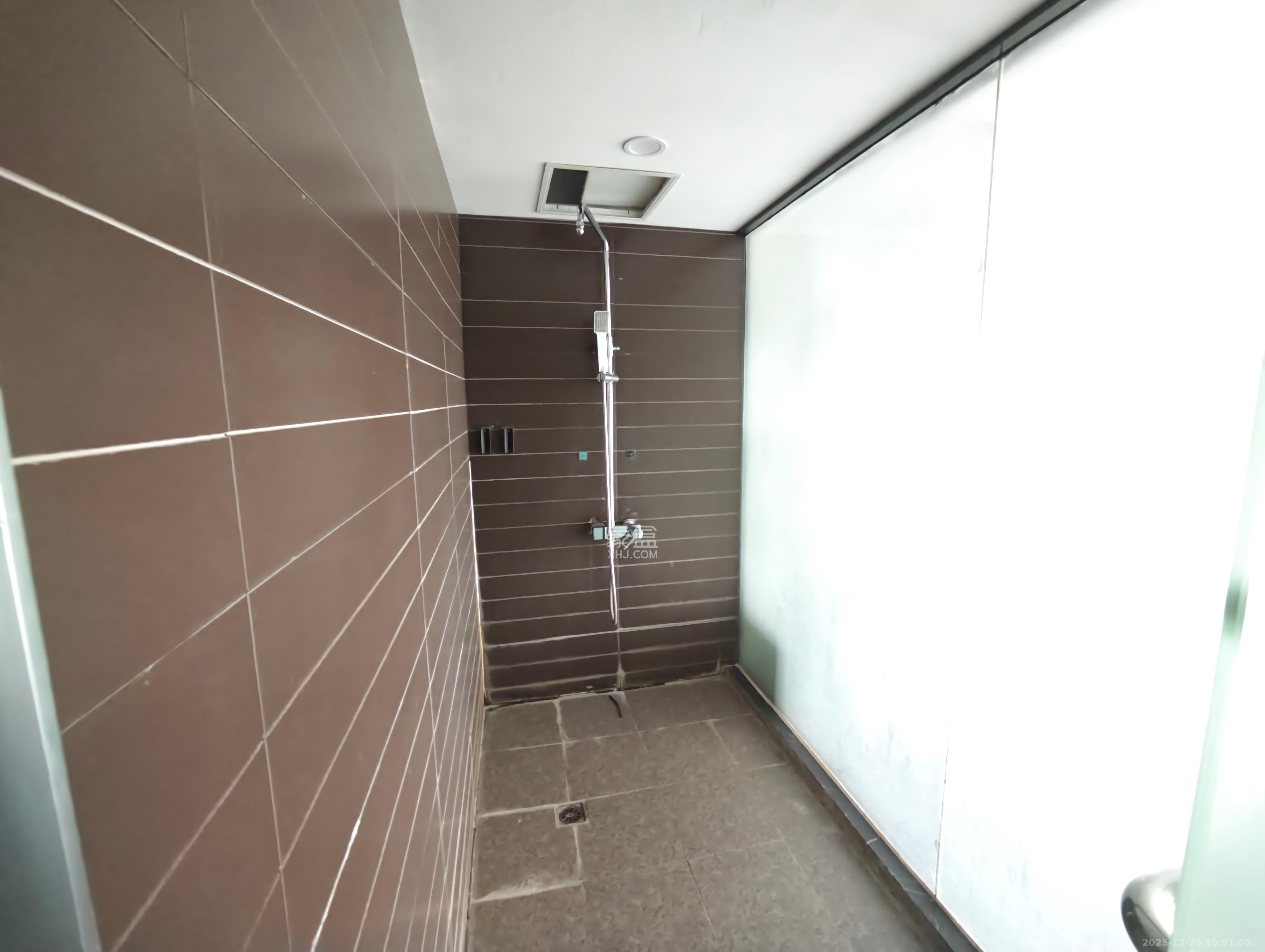 亚商国际  1室1厅1卫    1100.0元/月室内图