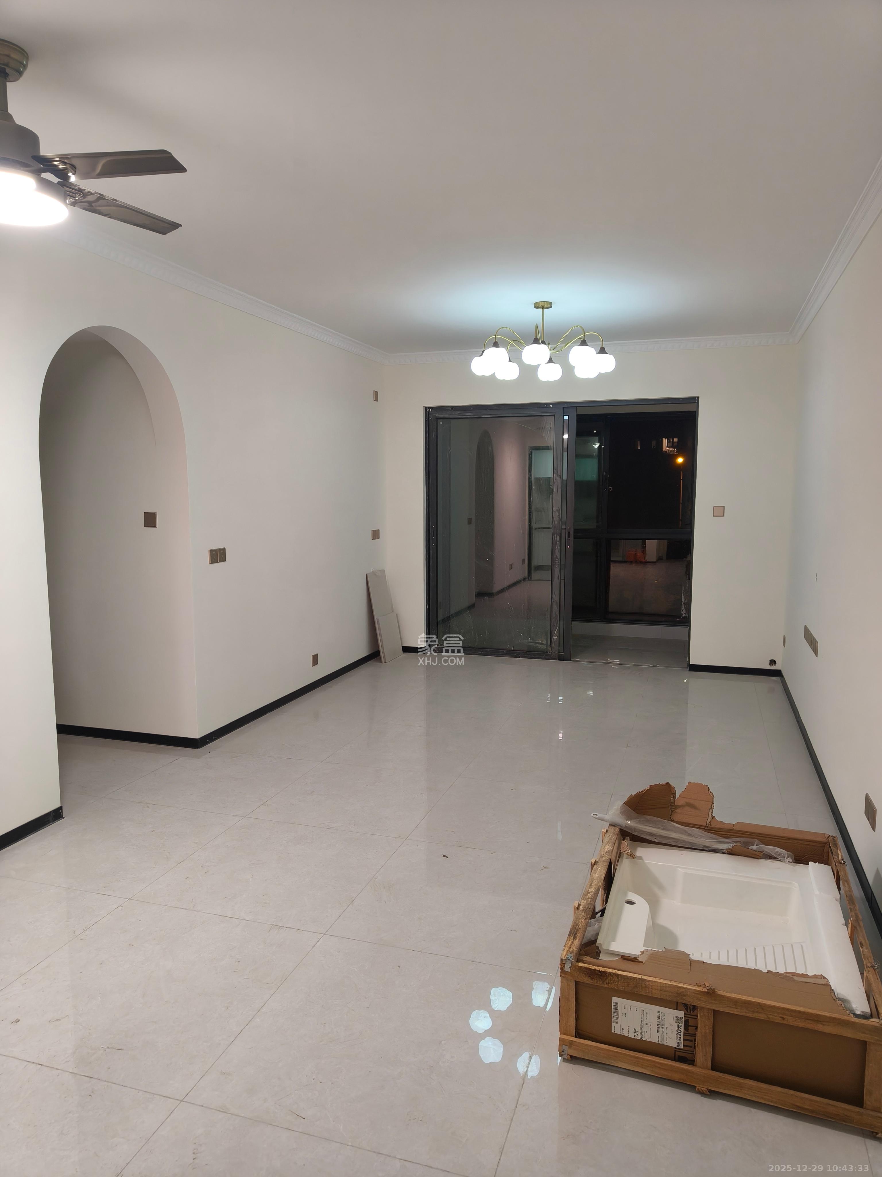 长沙北中心保利时代F区  3室2厅1卫    2500.0元/月