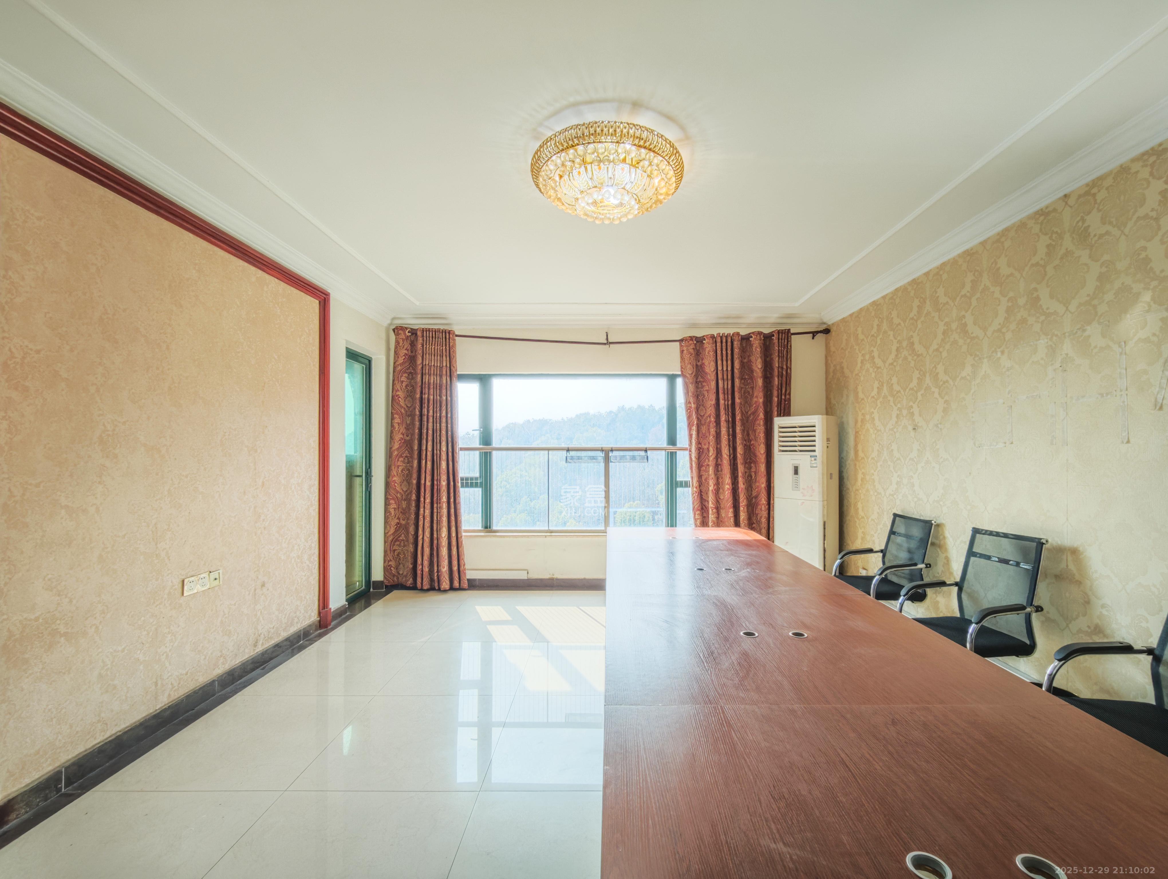 恒大城 4室2厅2卫 142.0万 恒大城 4室2厅2卫 142.0万客厅