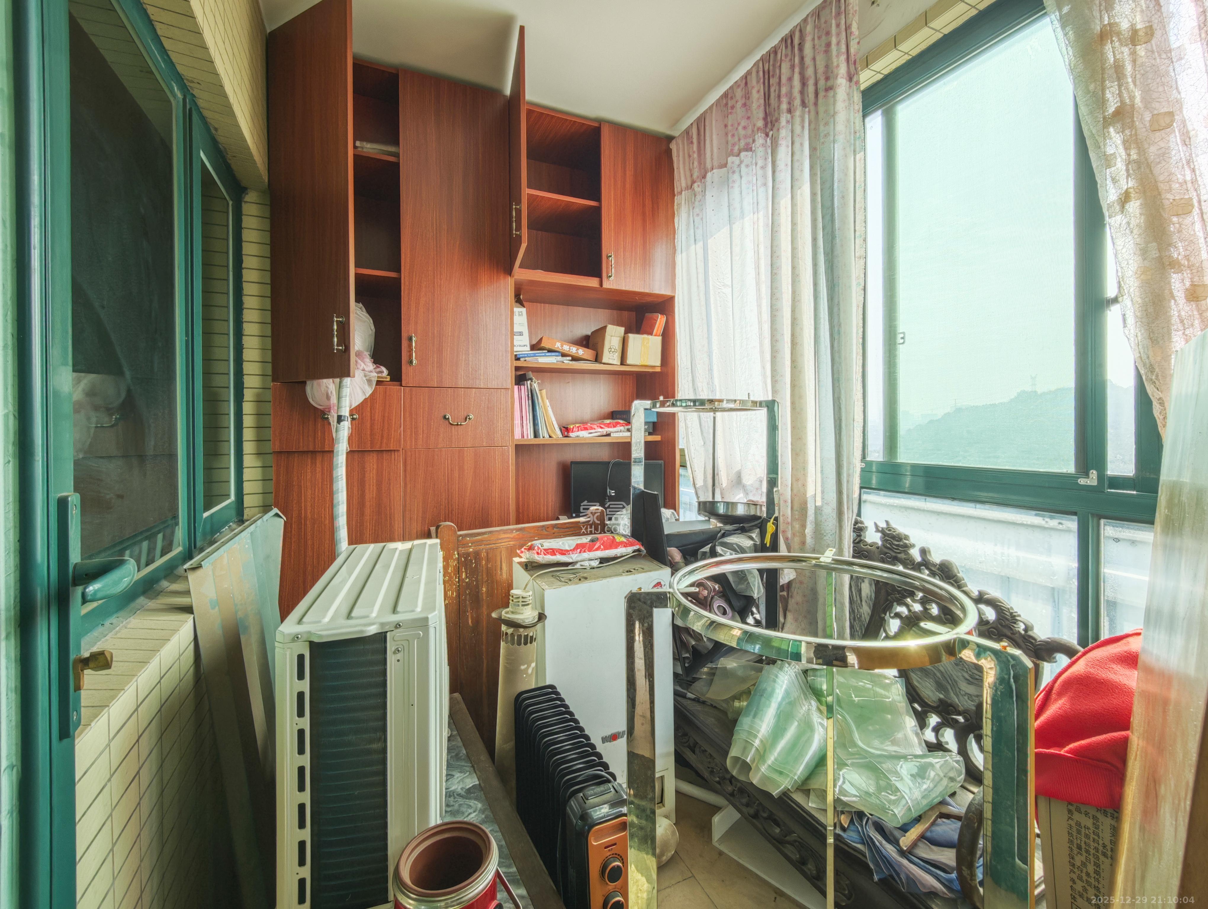 恒大城 4室2厅2卫 142.0万 恒大城 4室2厅2卫 142.0万阳台