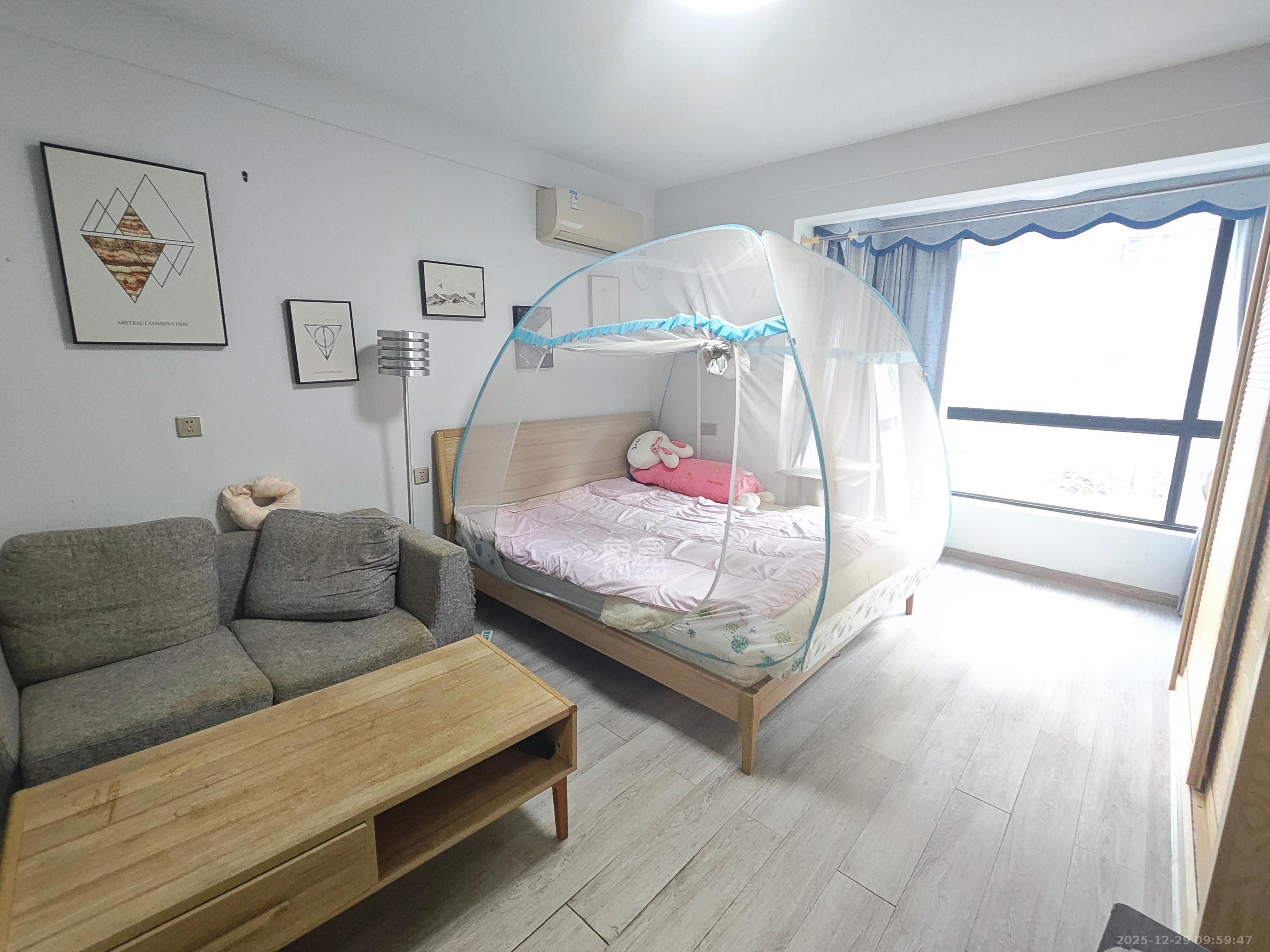 标志商务中心  1室1厅1卫    1200.0元/月