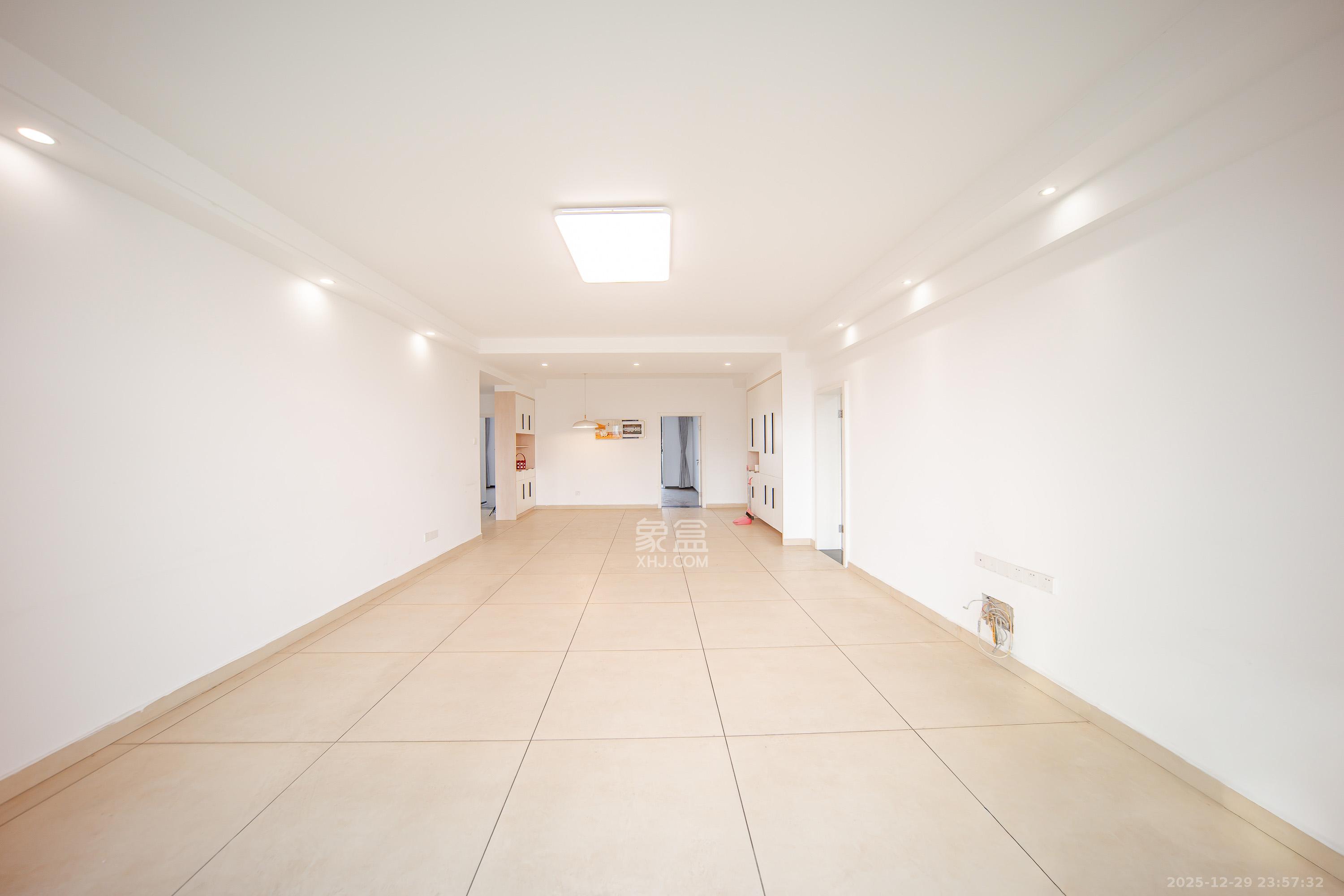 阳光100三期 三号线阳光站 南北通透 3室2厅2卫    120.0万