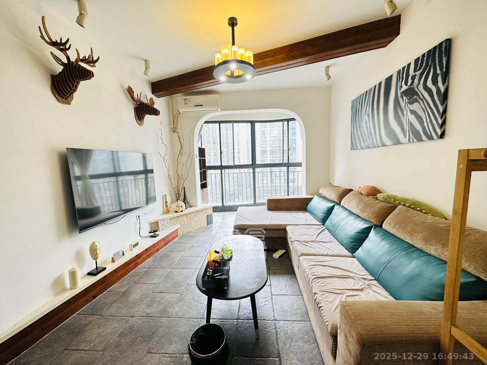 泊爱蓝湾  2室2厅1卫    2700.0元/月