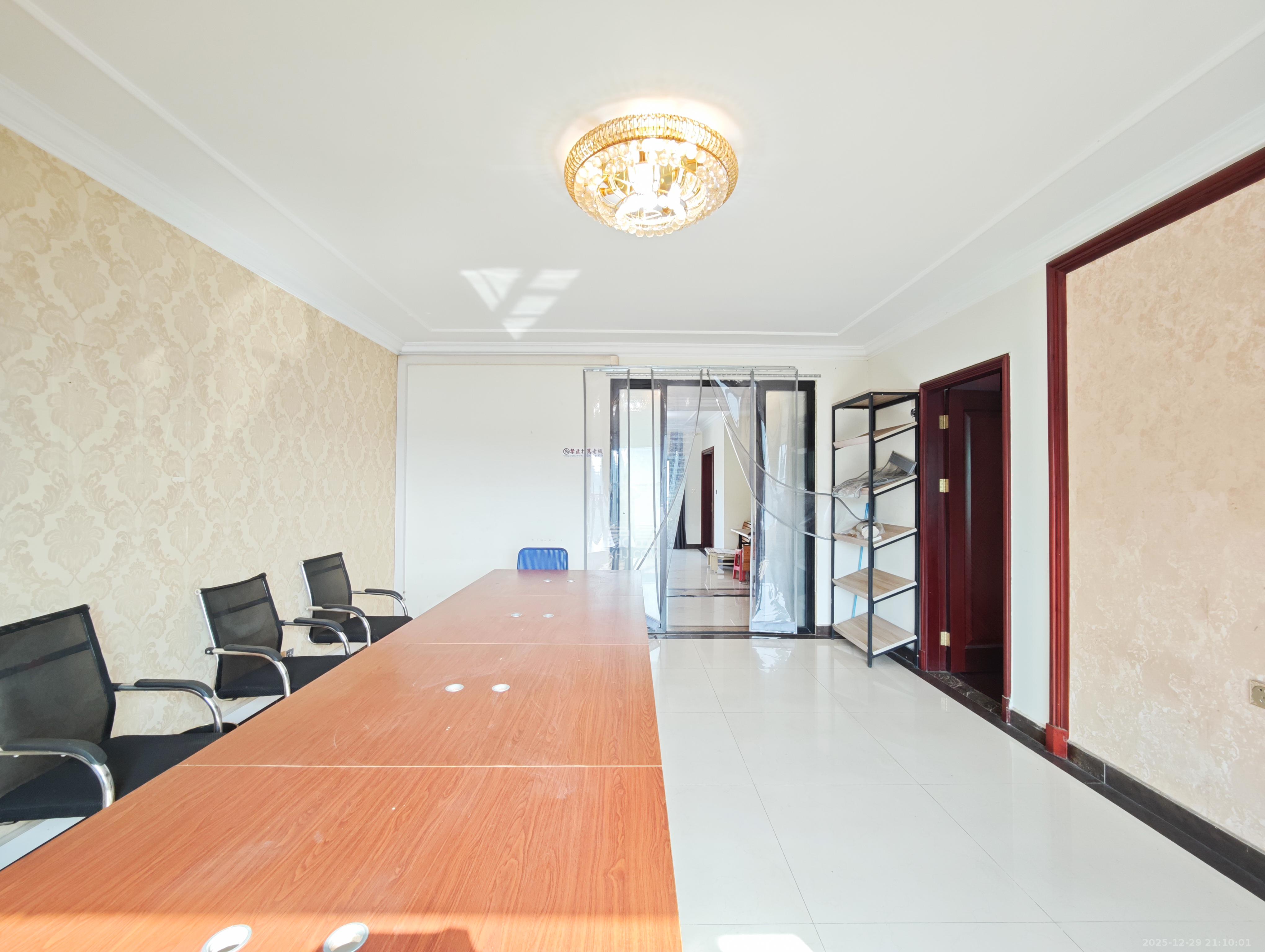 恒大城 4室2厅2卫 142.0万 恒大城 4室2厅2卫 142.0万客厅