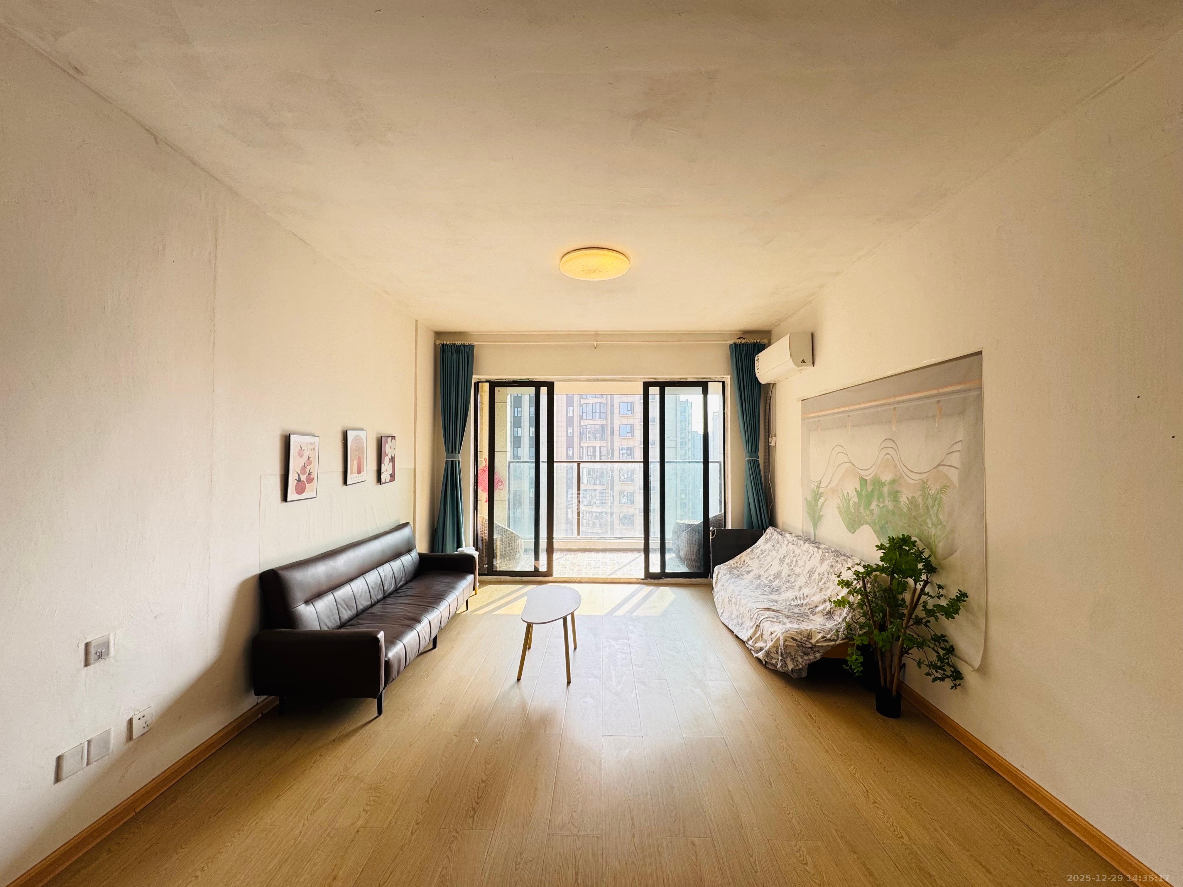 国欣向荣府  3室2厅2卫    3200.0元/月