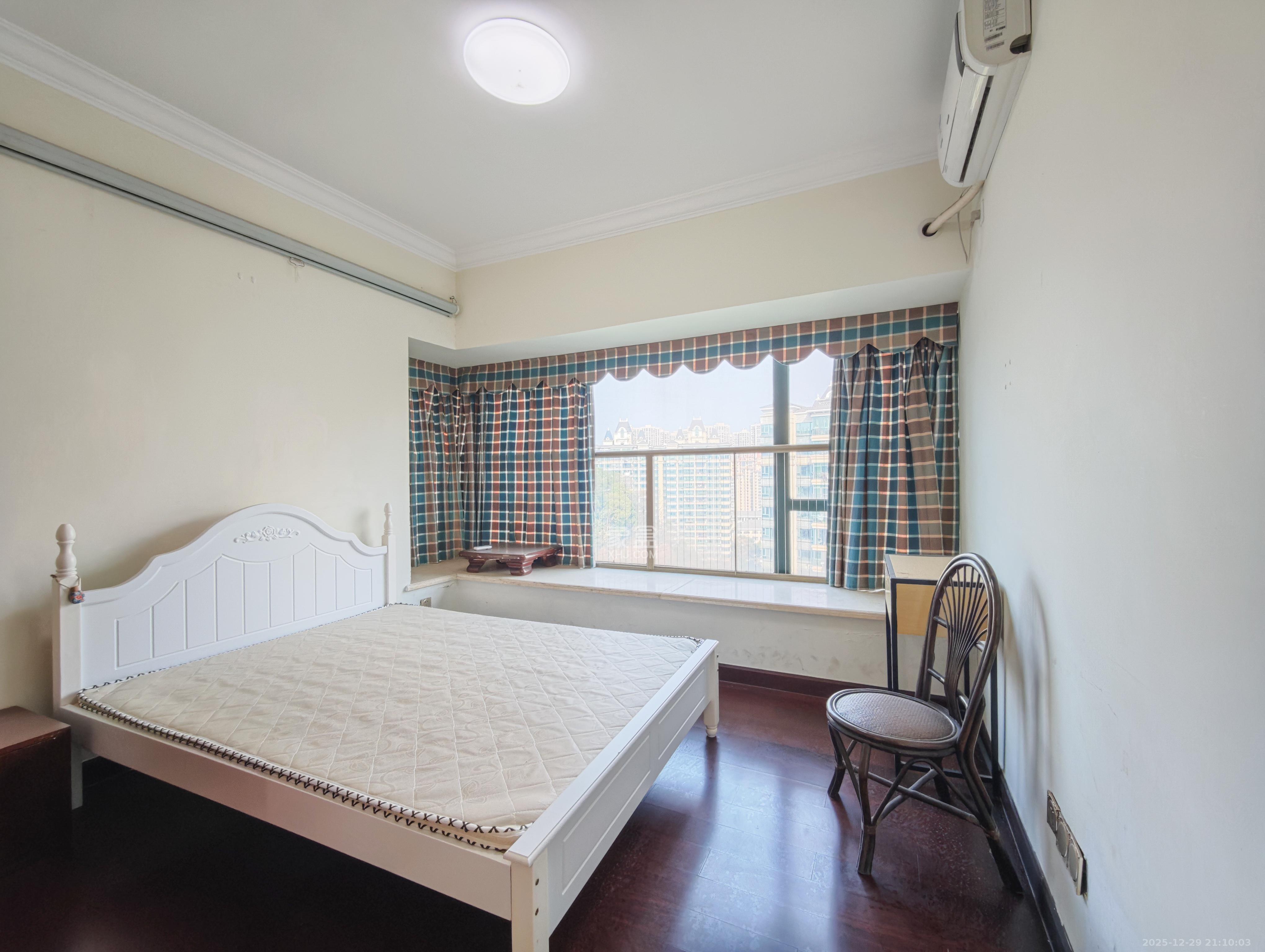 恒大城 4室2厅2卫 142.0万 恒大城 4室2厅2卫 142.0万卧室