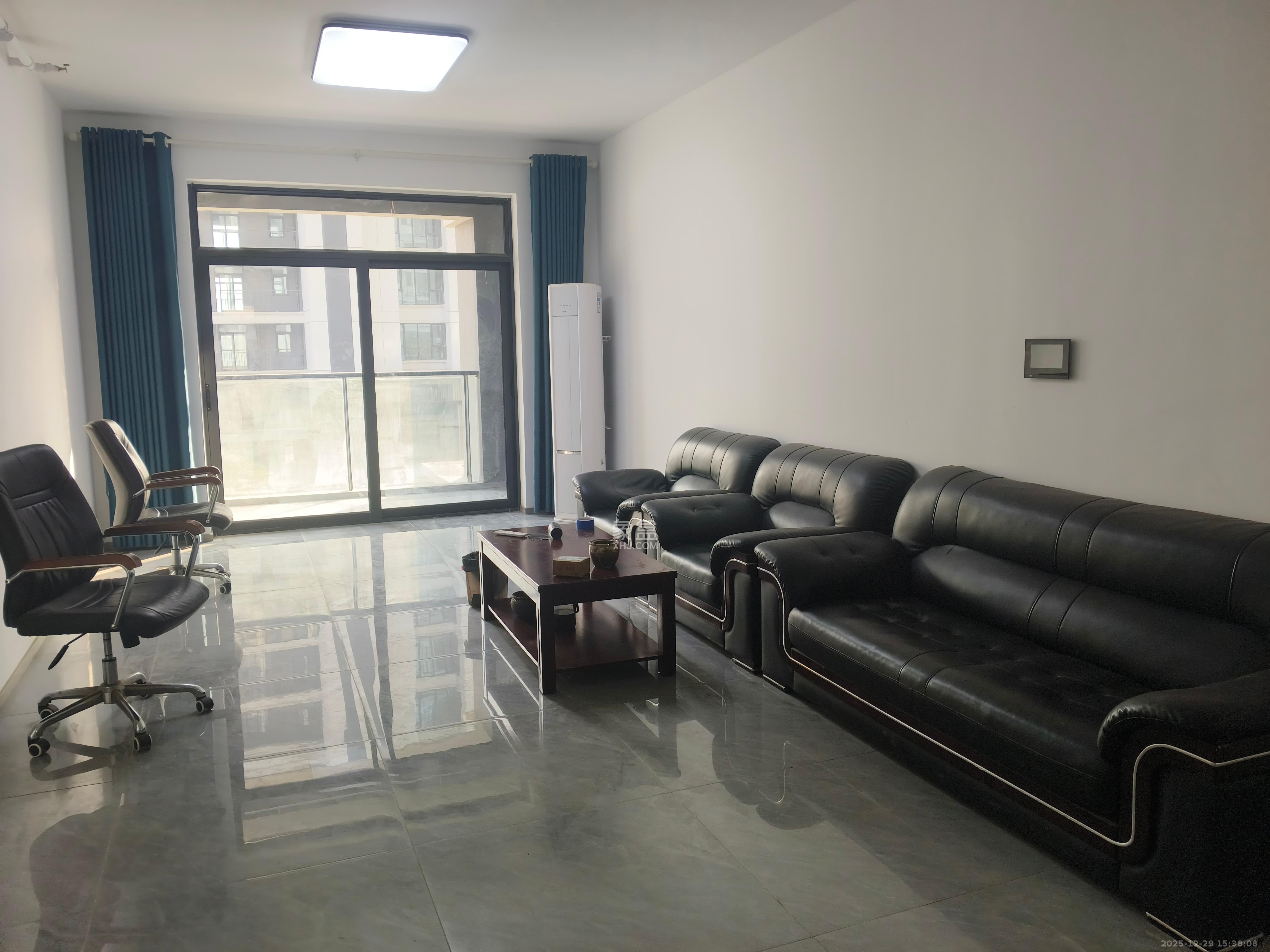 融创会展上东区  4室2厅2卫    2500.0元/月