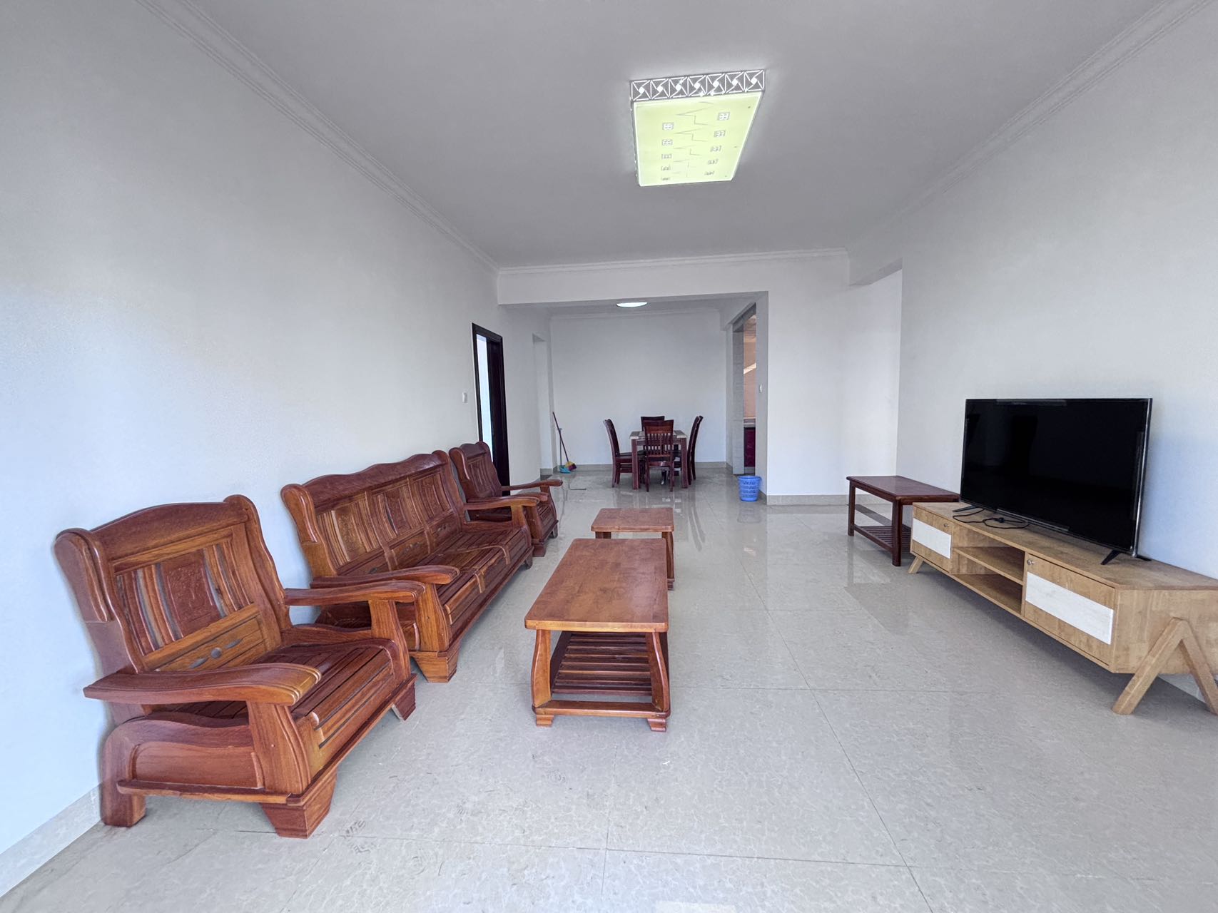 西海瑞园  4室2厅2卫    140.0万