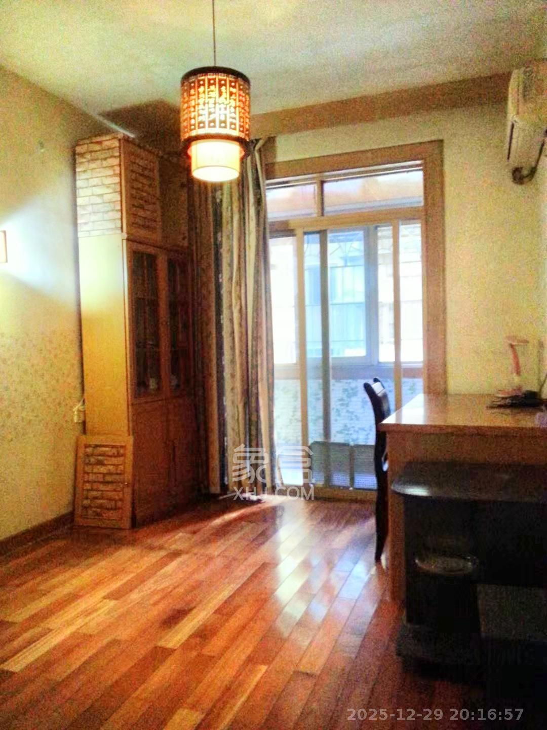 湖南大学友谊村（湖大教职工宿舍）  3室2厅2卫    3200.0元/月